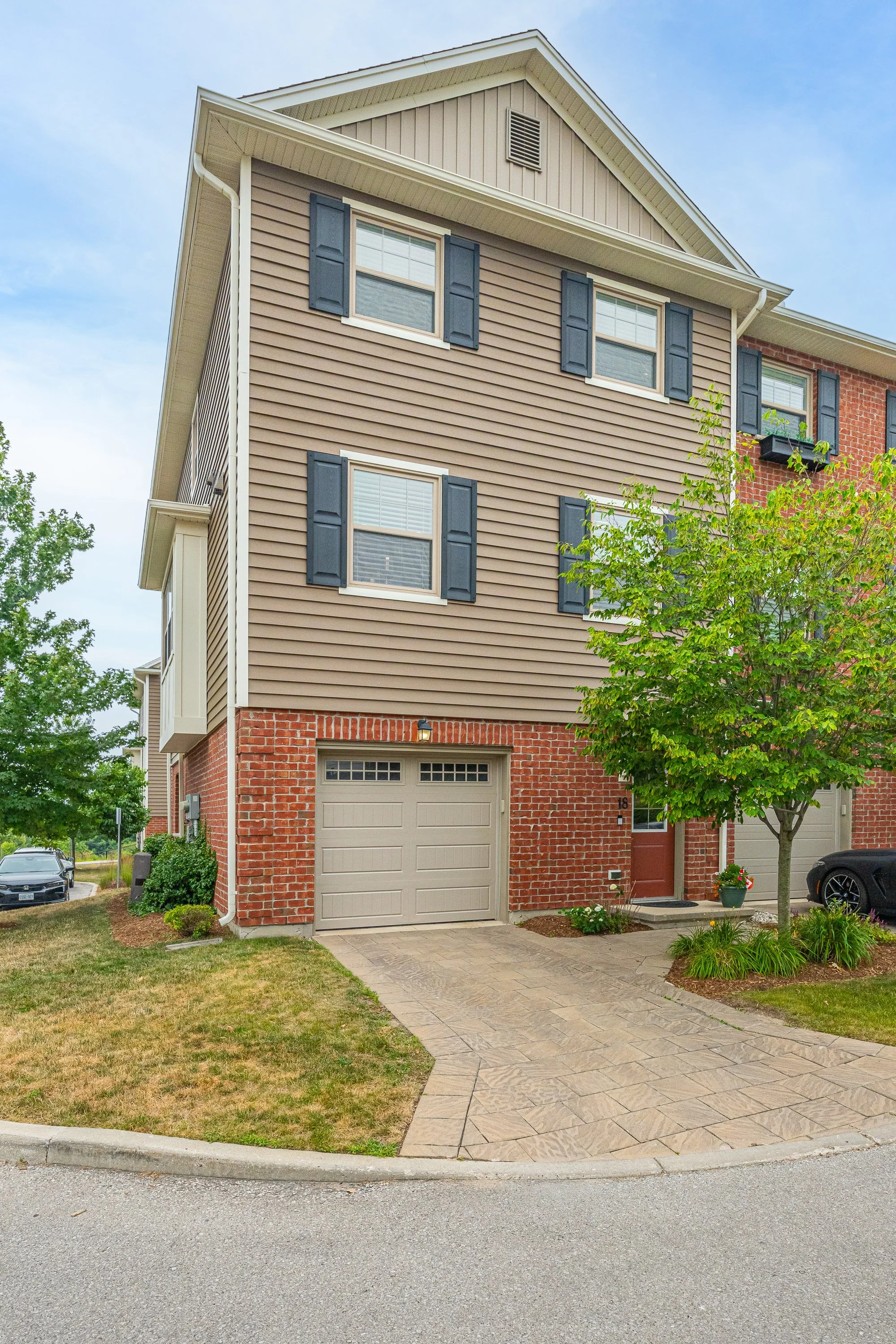 18-3025 Singleton Ave -03.jpg