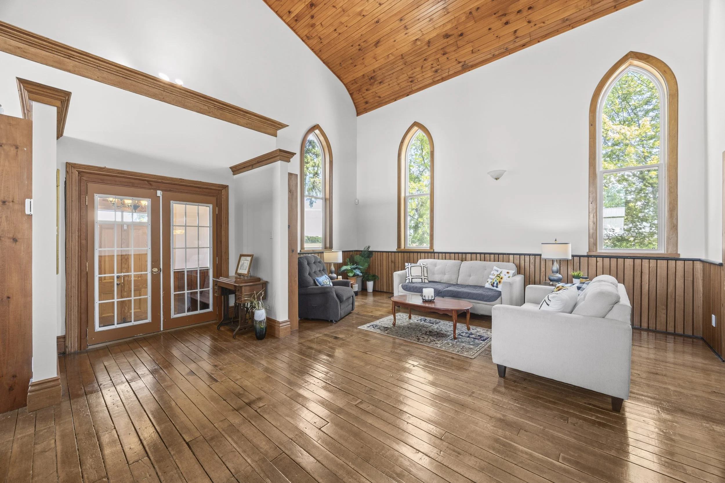 3229 Mcgillivray Dr -11.JPG