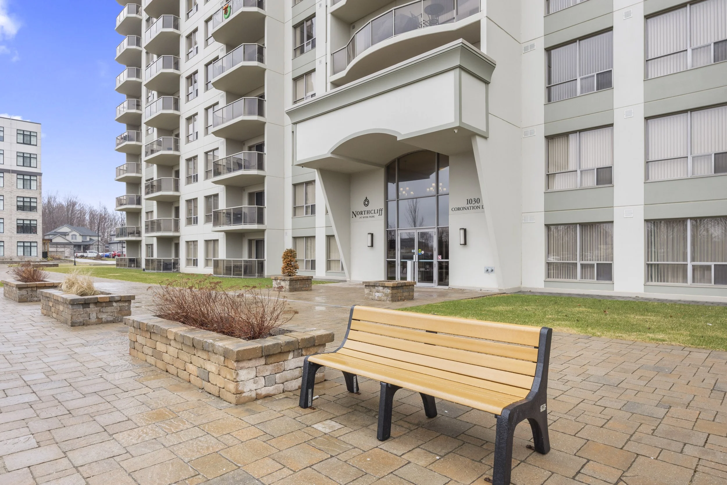 406-1030 Coronation Dr -03.JPG