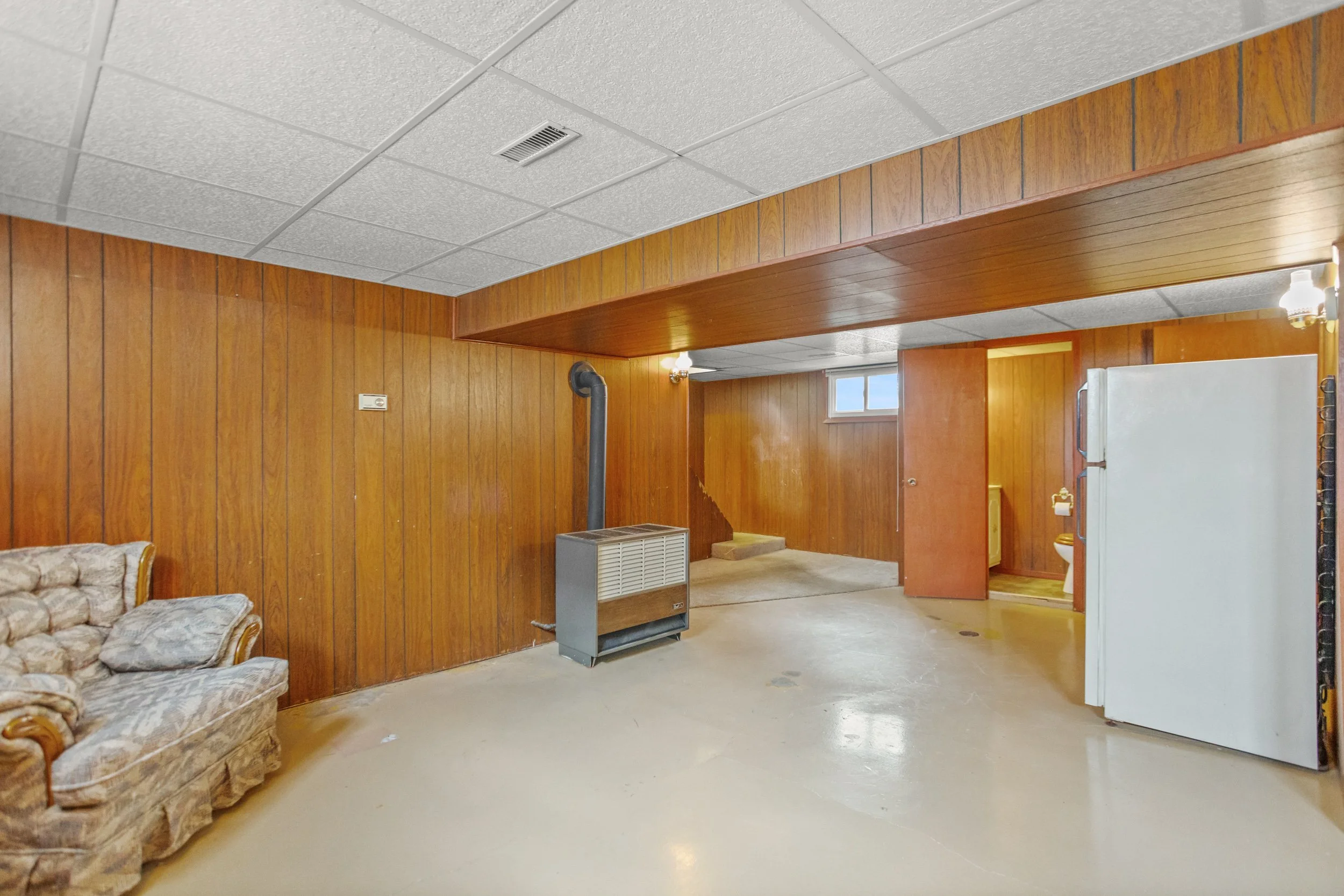 1871 Parkhurst Ave-21.jpg