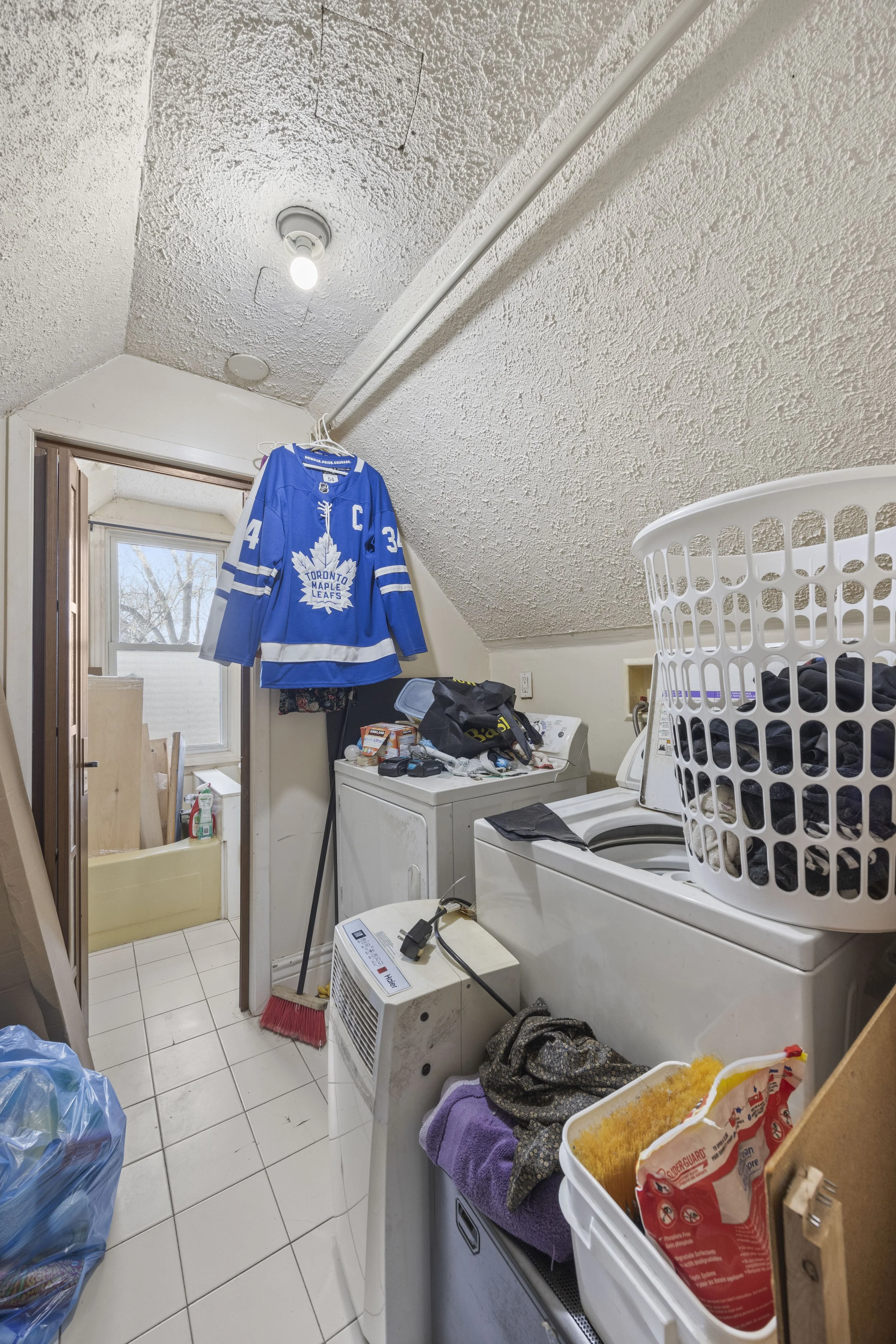 551 Adealide St North -17.JPG