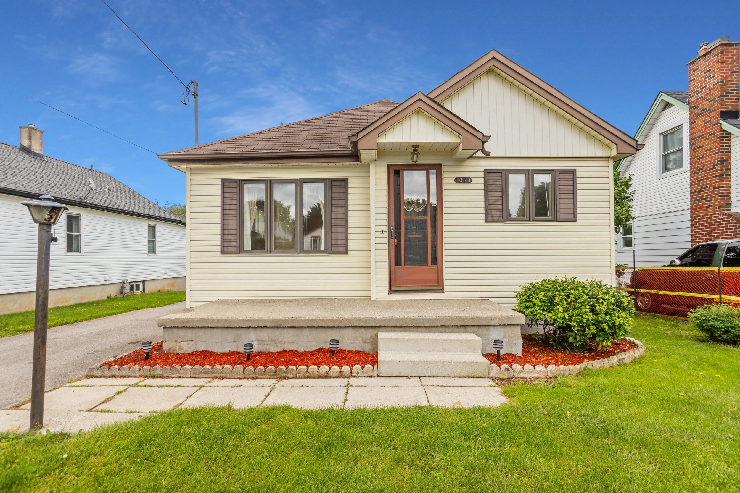 1871 Parkhurst Ave-2.jpg