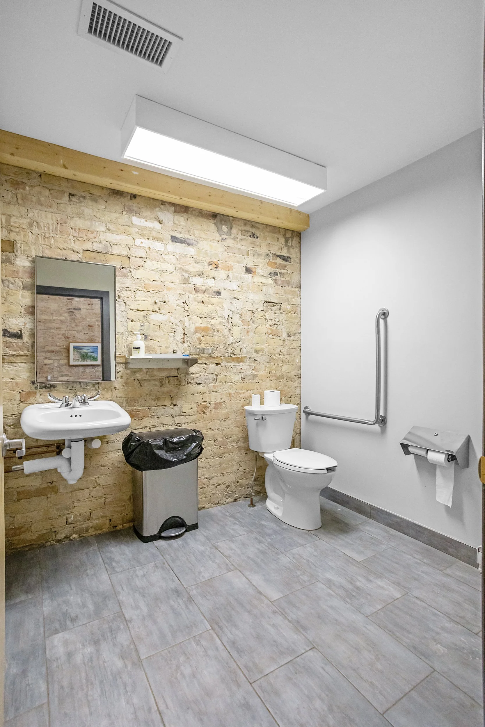 142 Dundas St-15.jpg