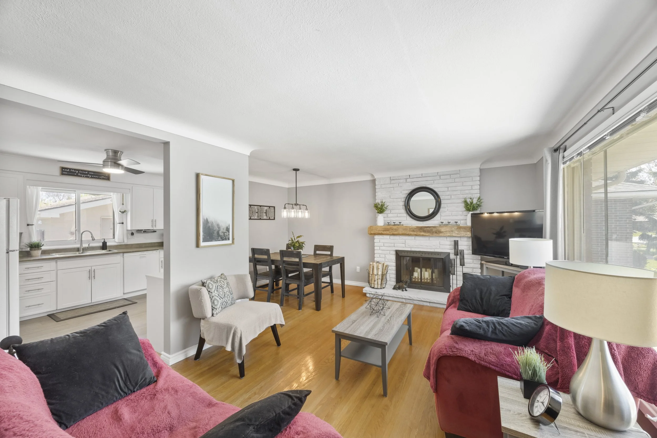 430 Magnolia Cres -08.JPG