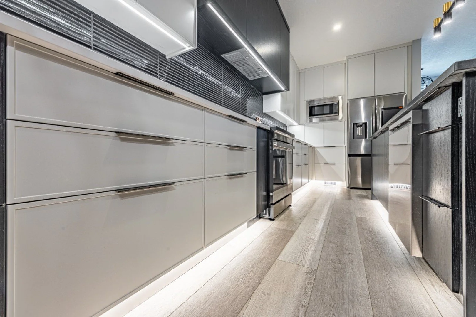 3229 Raleigh Cres-19.jpg