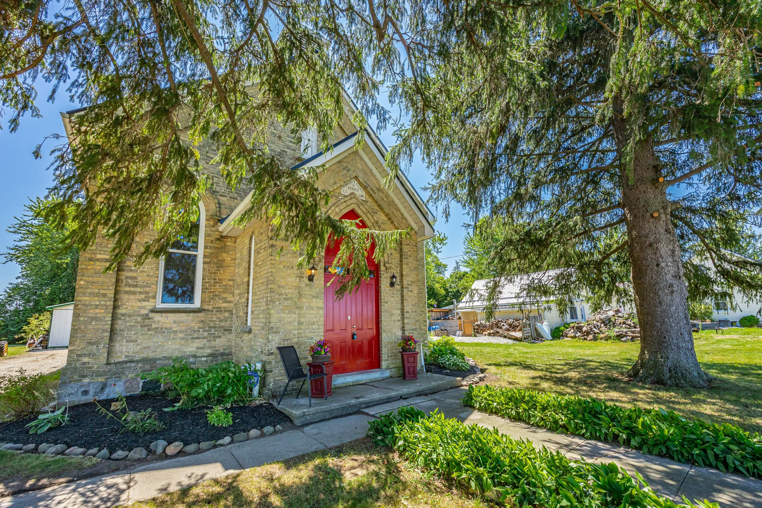 3229 Mcgillivray Dr -02.jpg