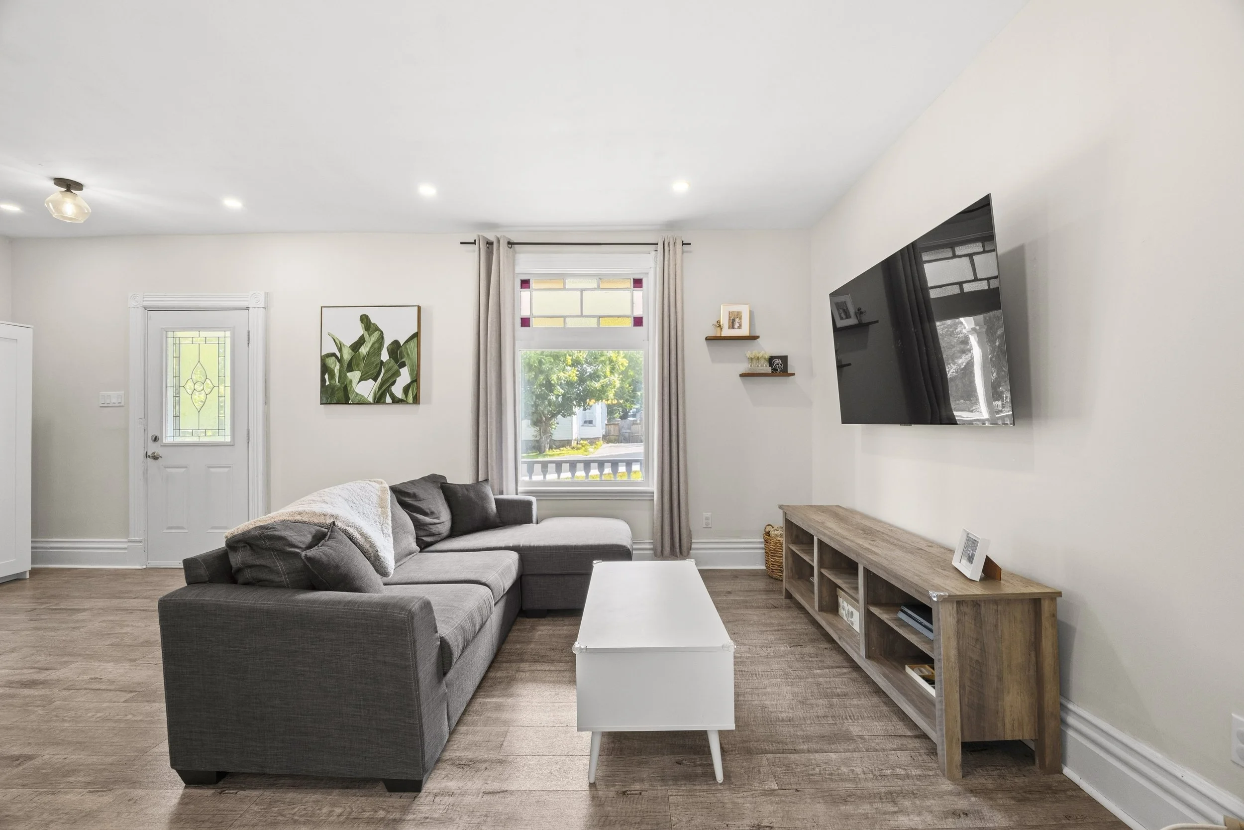 152 Wonham St S -11.jpg