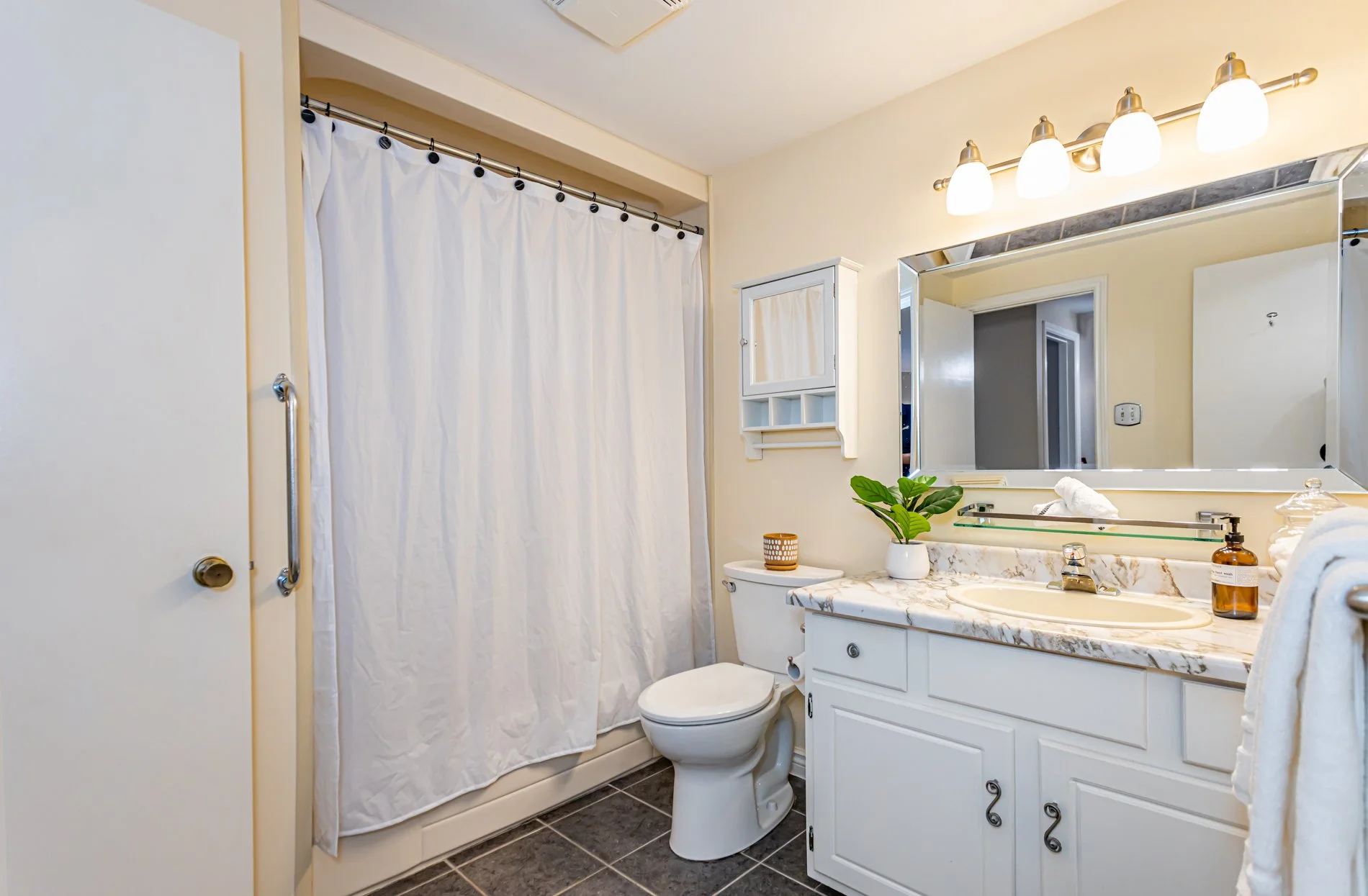 1-231 Windsor Ave-21.jpg