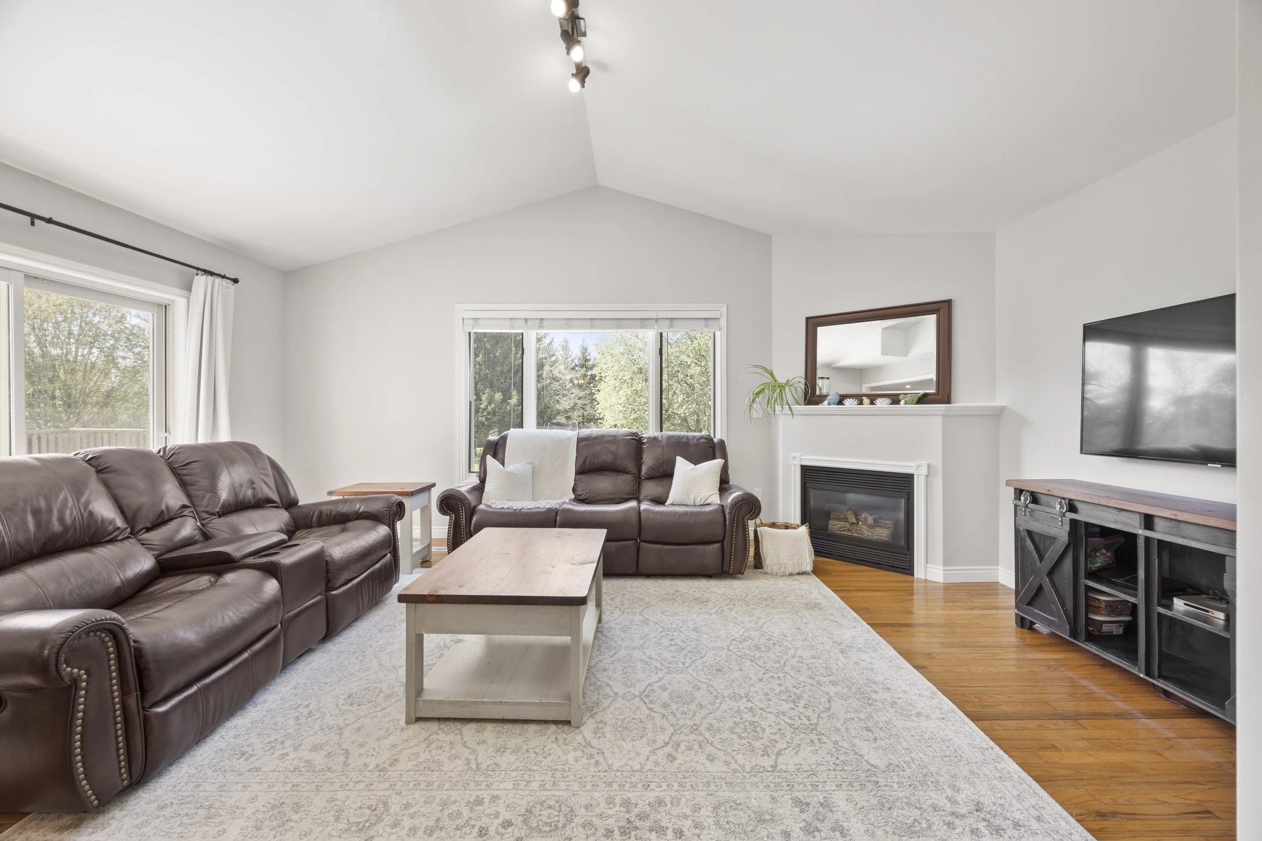 114 Brookfield St -15.JPG