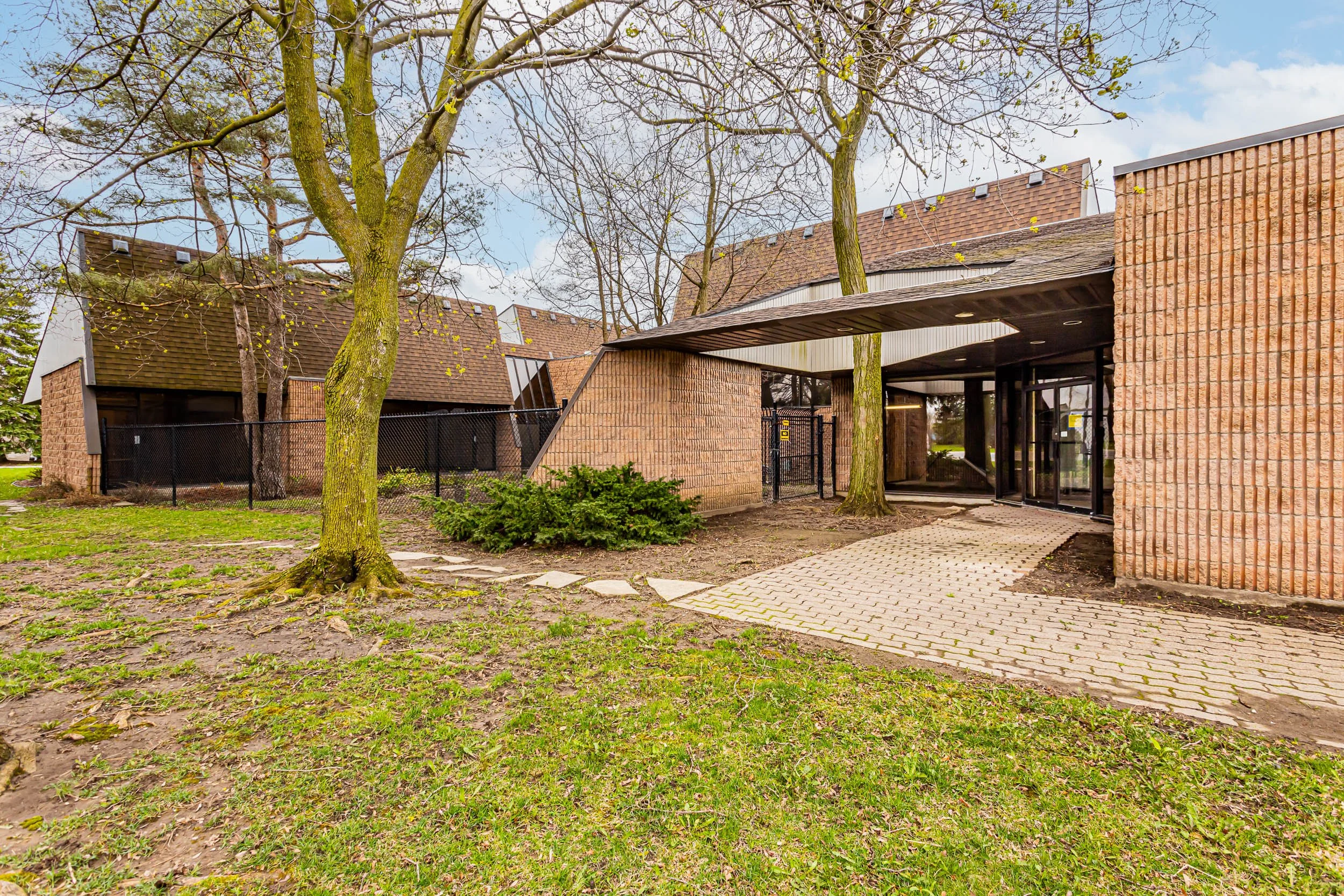 743 Wellington Rd-36.jpg