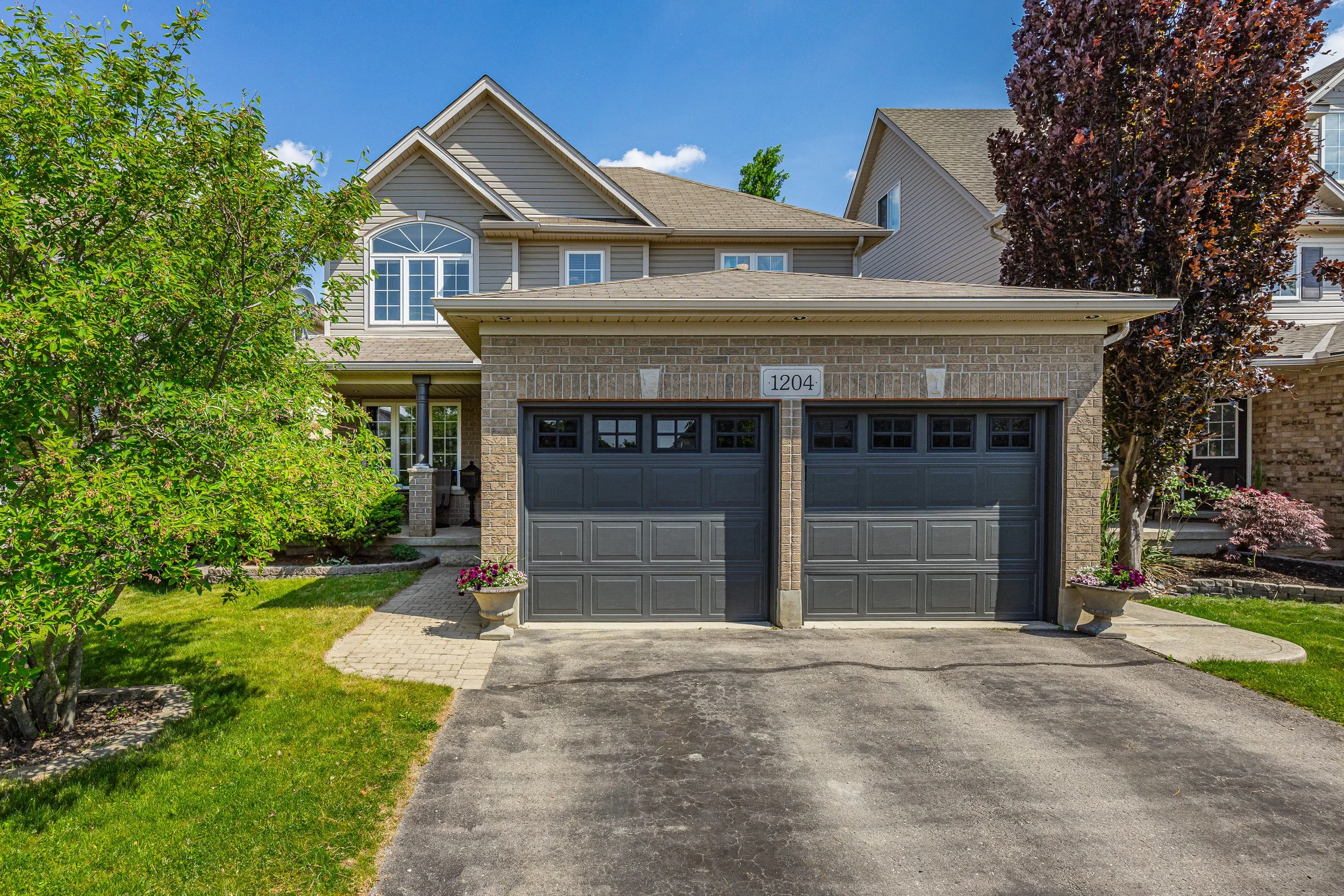 1204 Meadowvale Dr -02.jpg