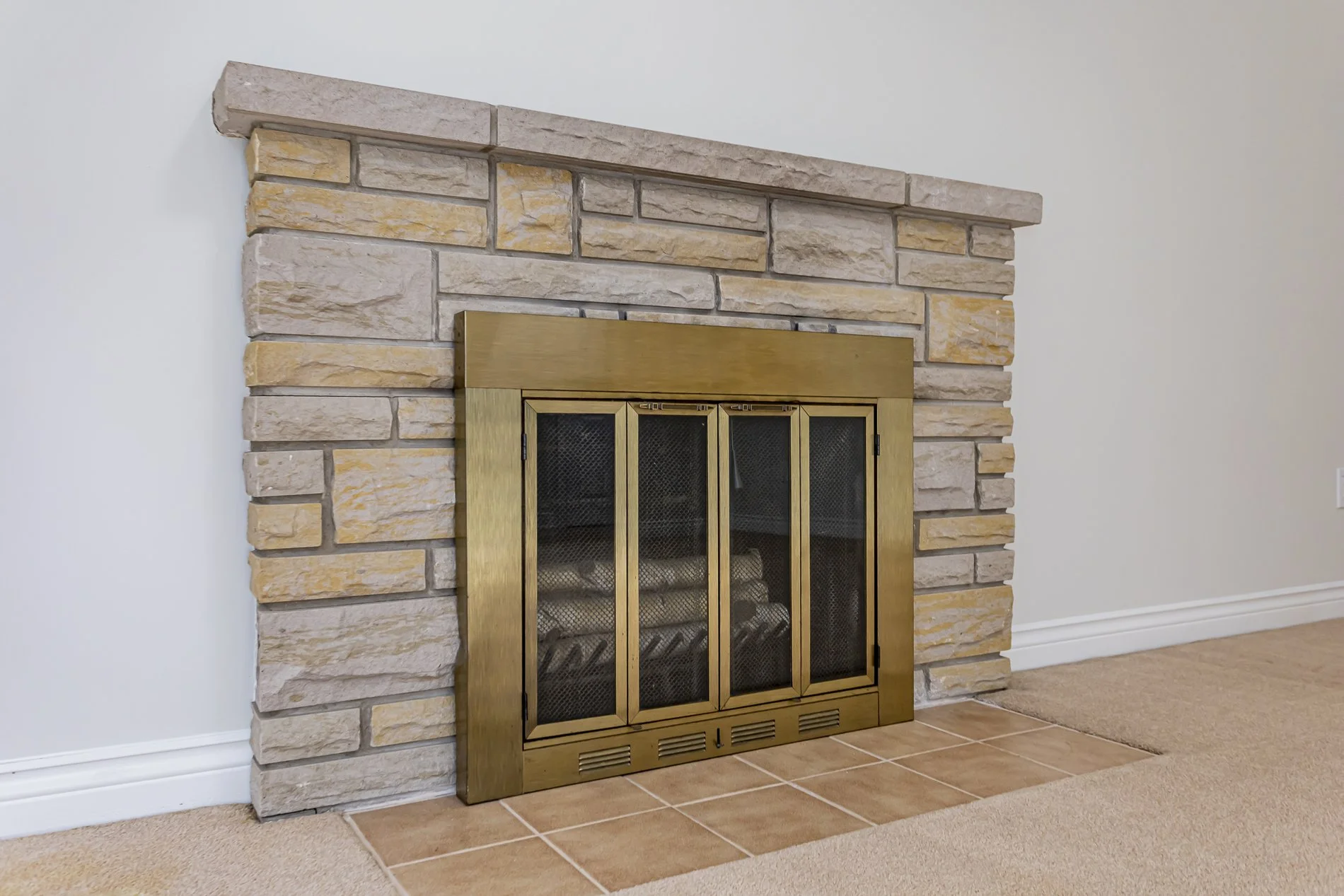 458 Three Valleys Cres_11.jpg