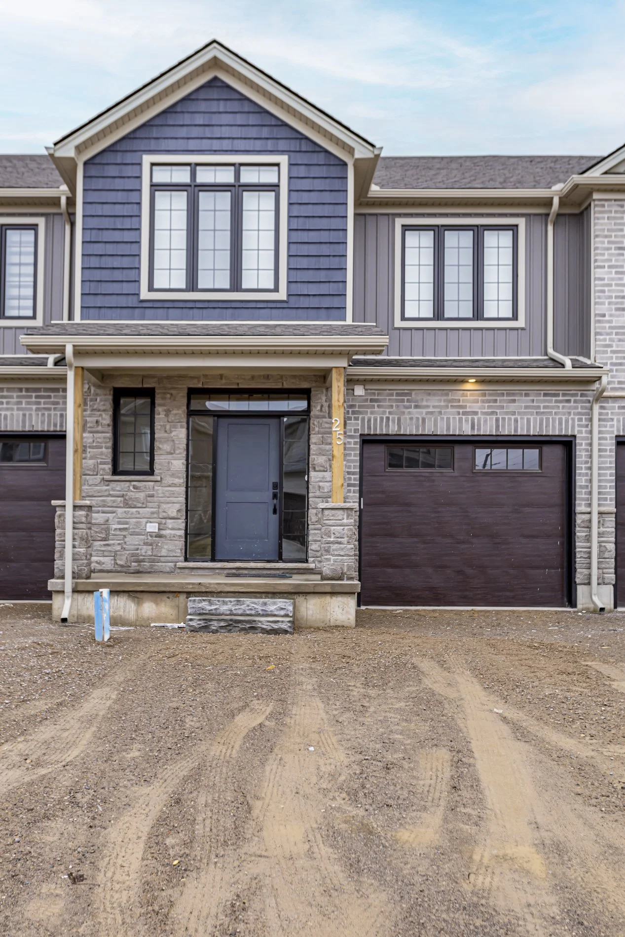 25-93 Stonefield Ln_01.JPG