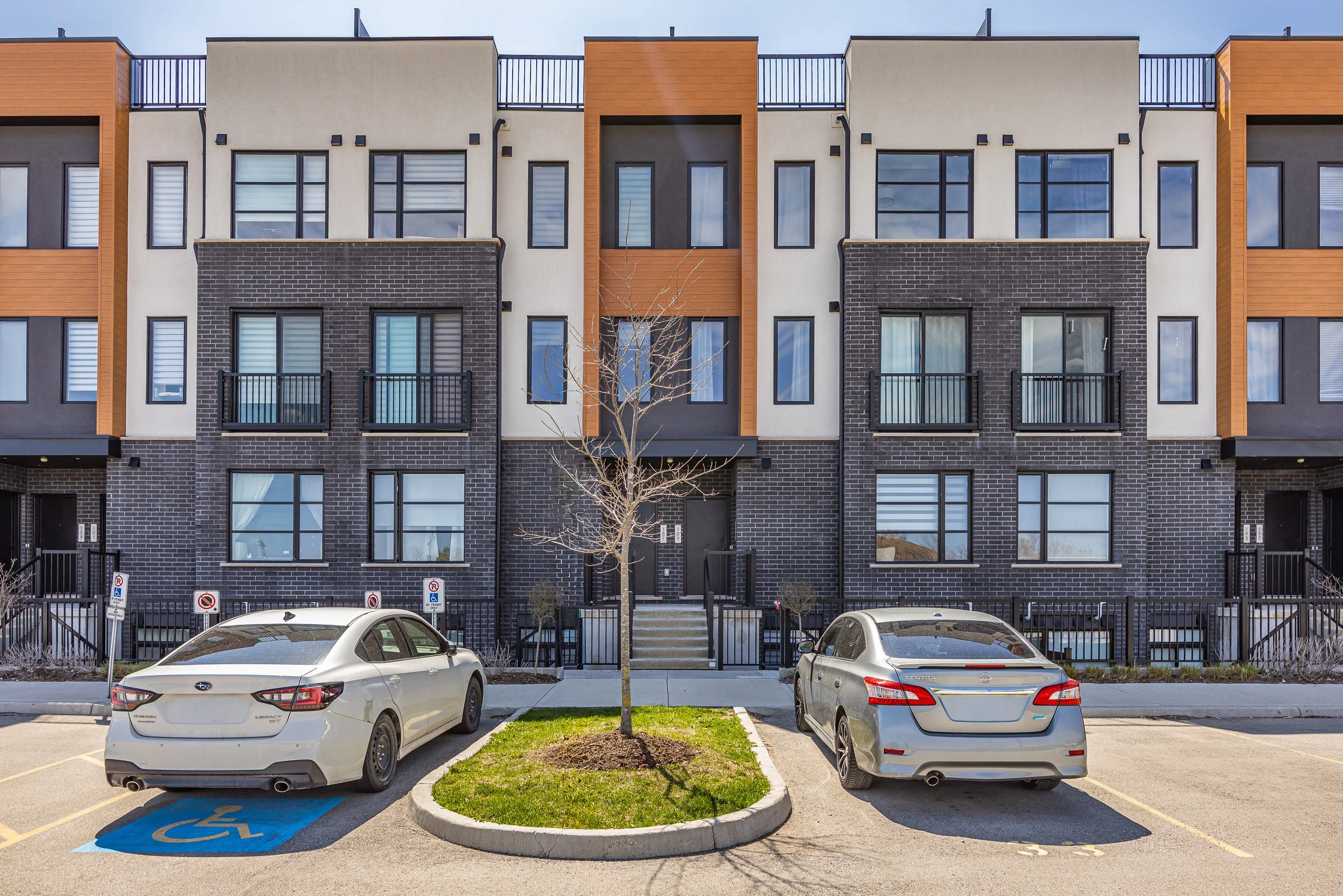 187-3900 Savoy St -01.jpg