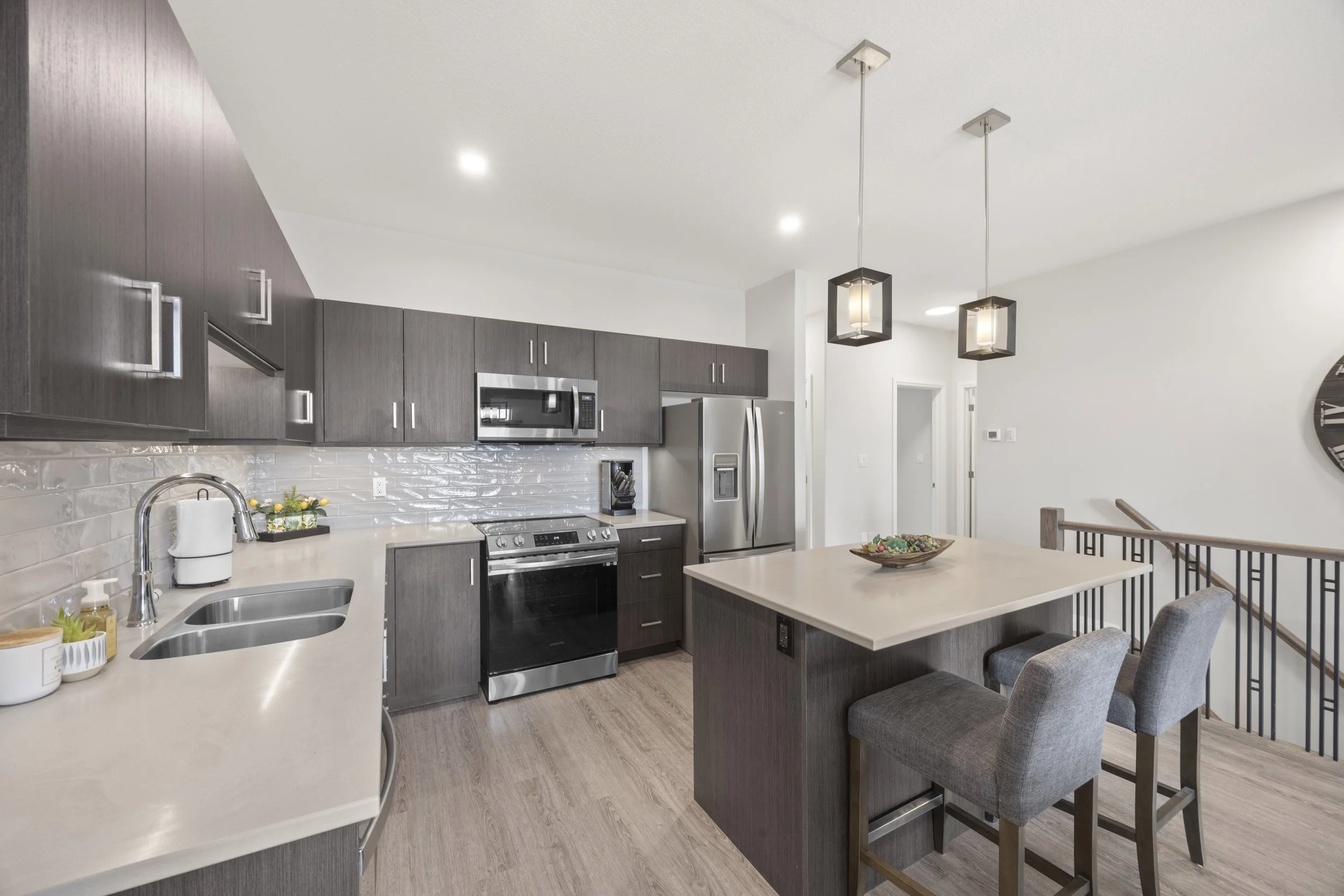 100 Rowe Ave -13.JPG