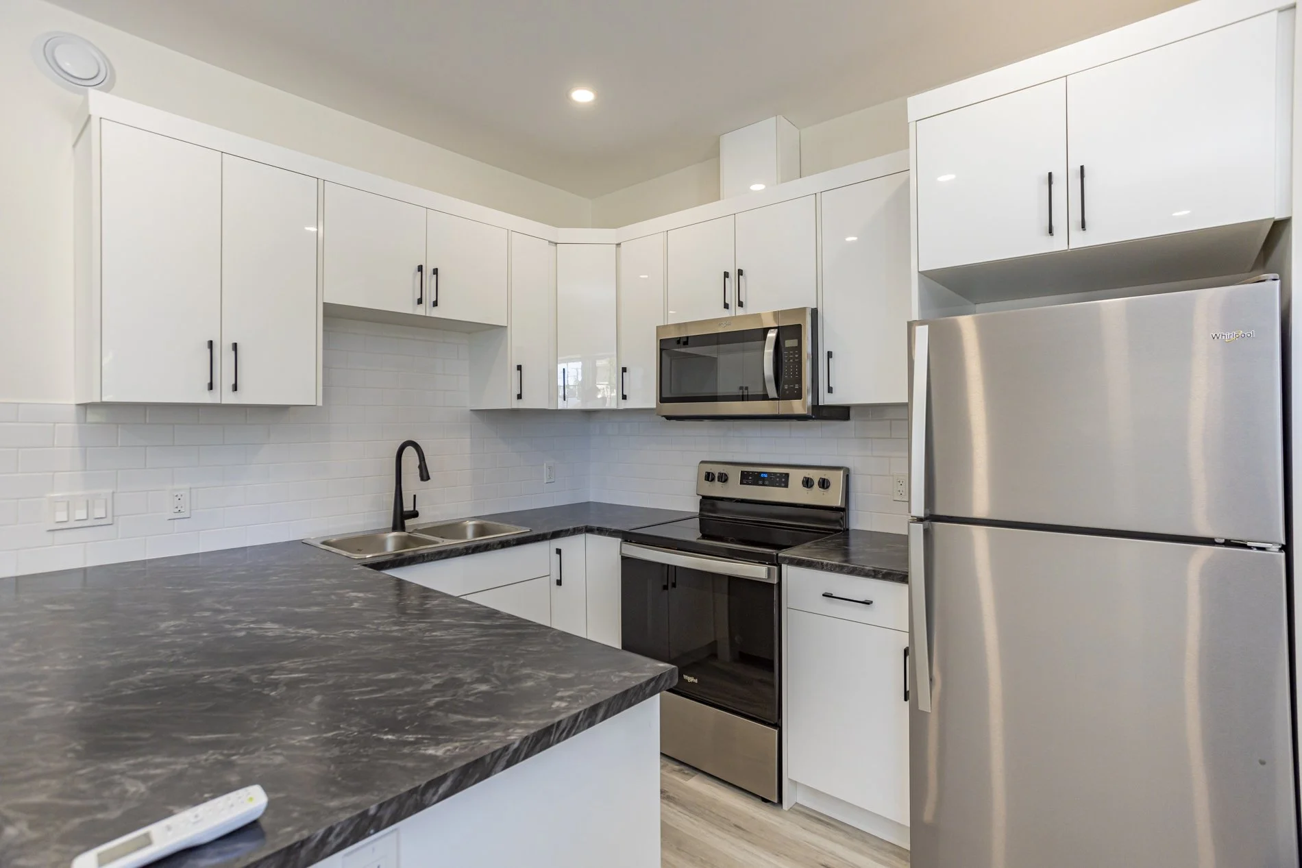 285 William St - Unit 2_05.JPG