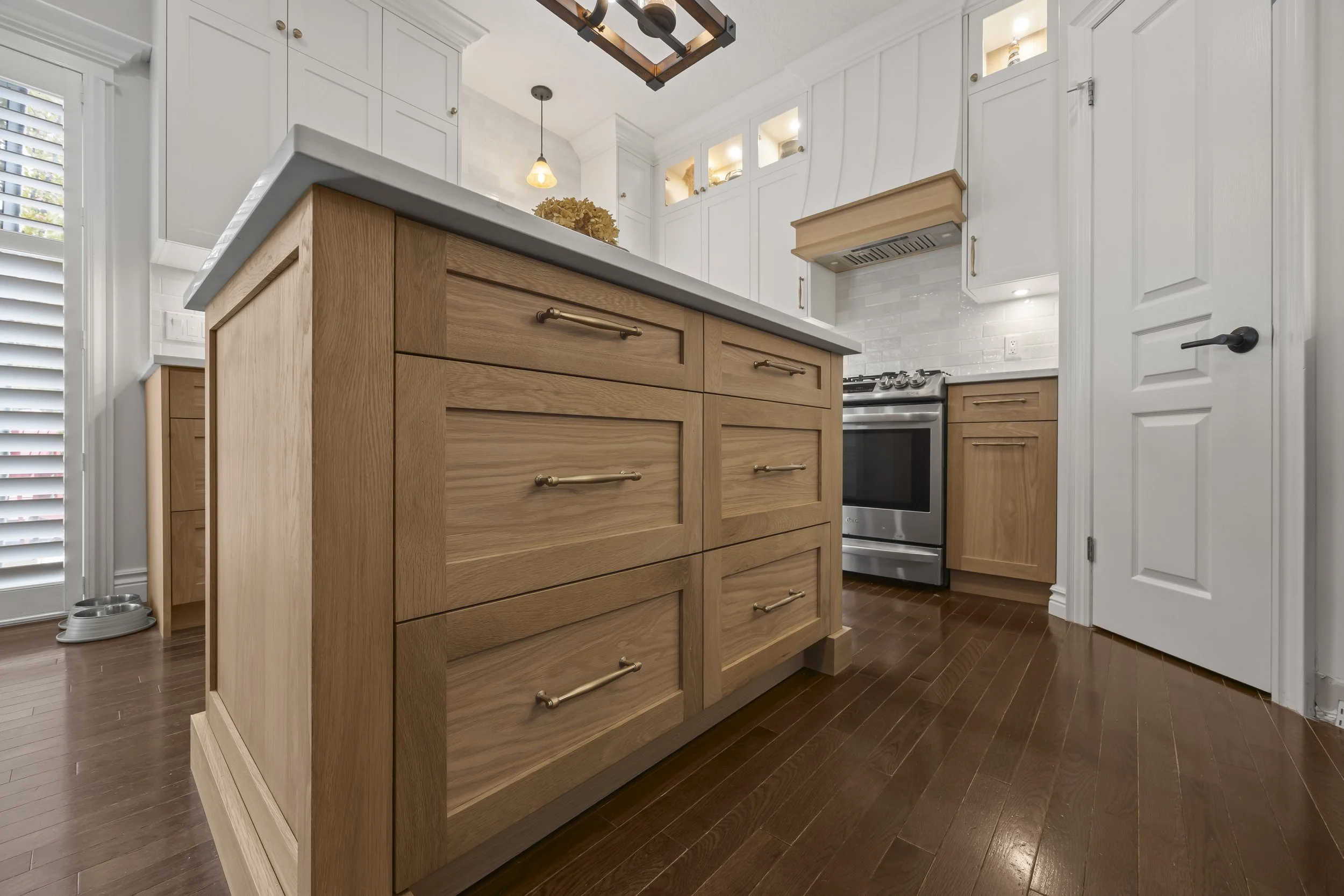 672 Clearwater Cres -14.JPG