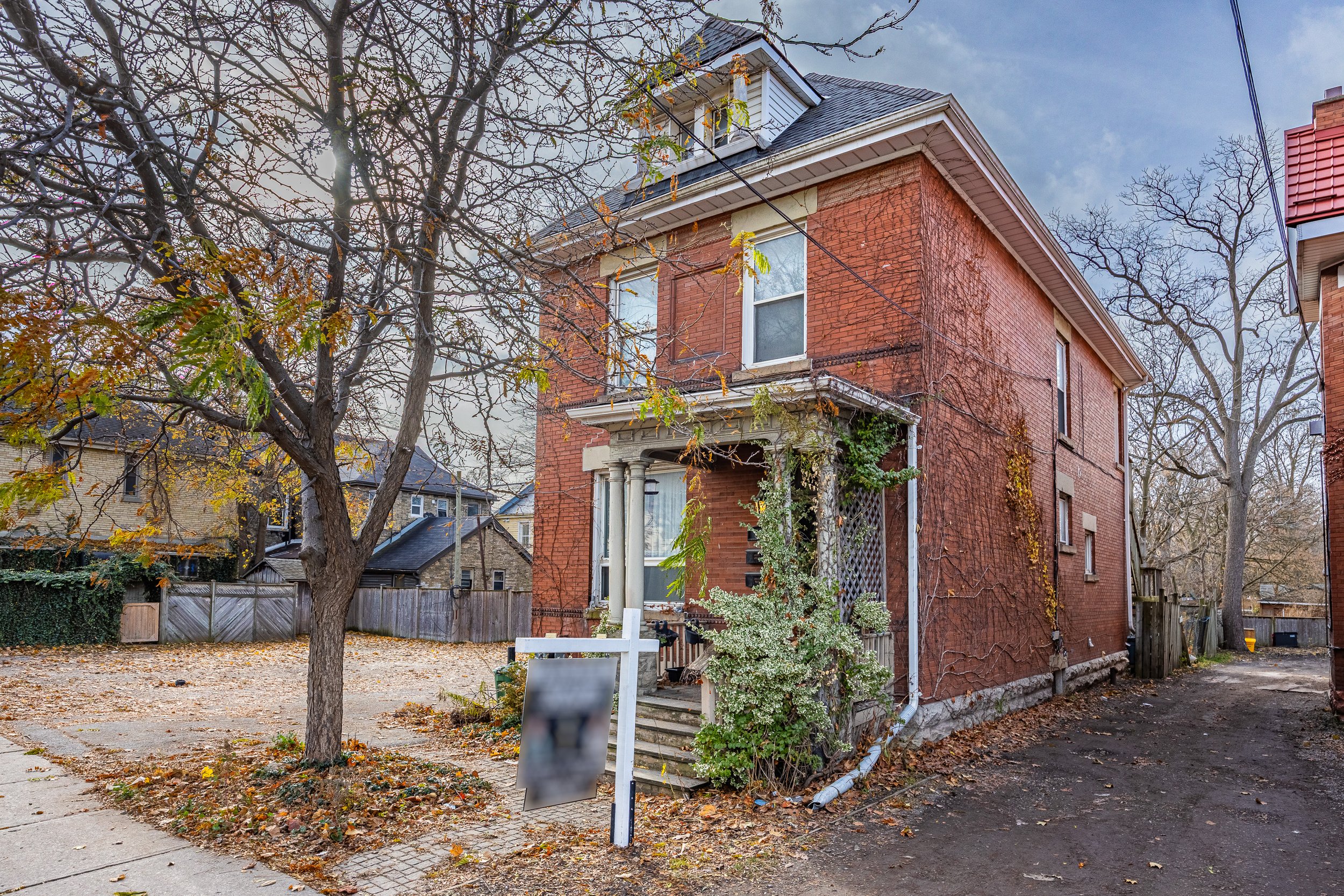 551 Adealide St North -04.jpg