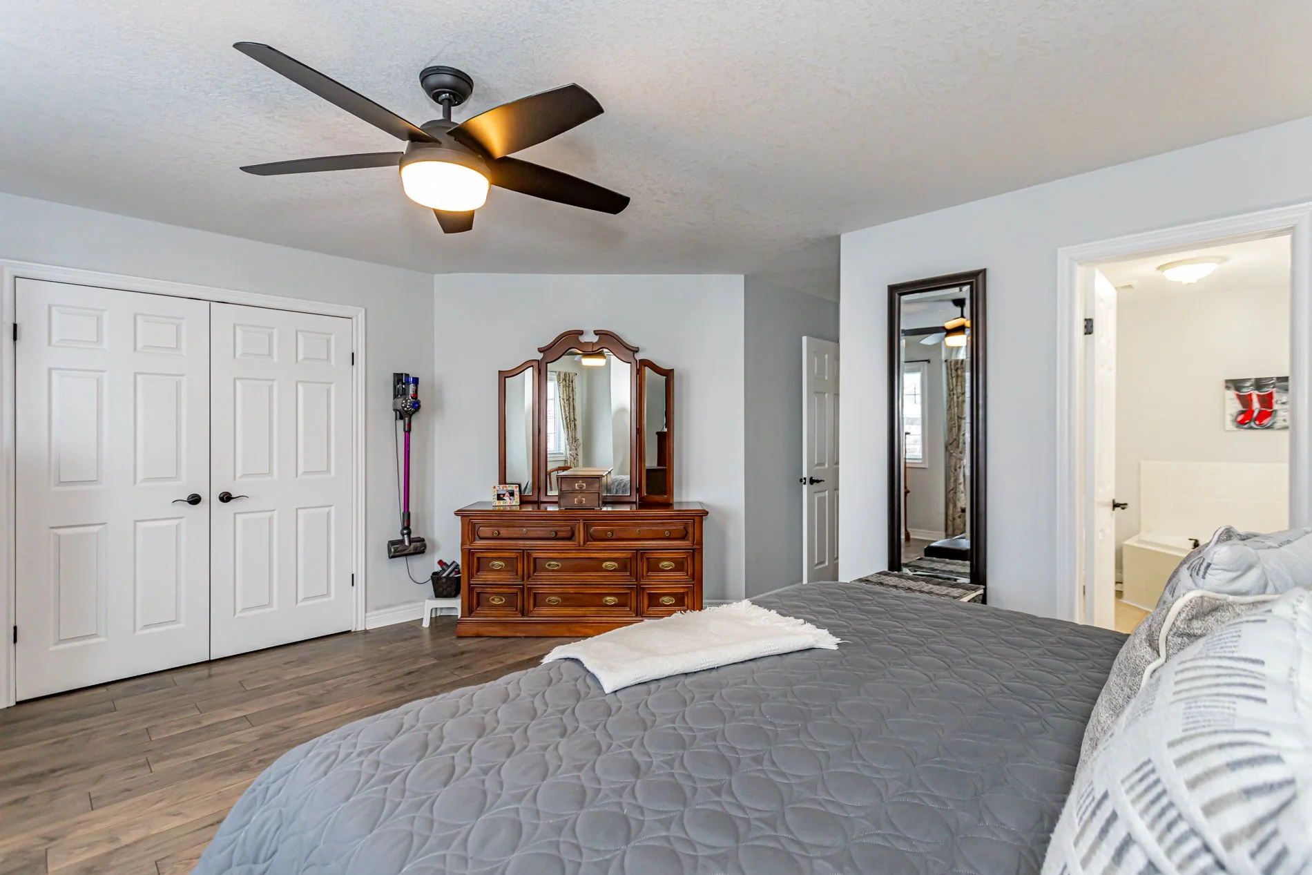 2221 Lilac Ave-21.jpg