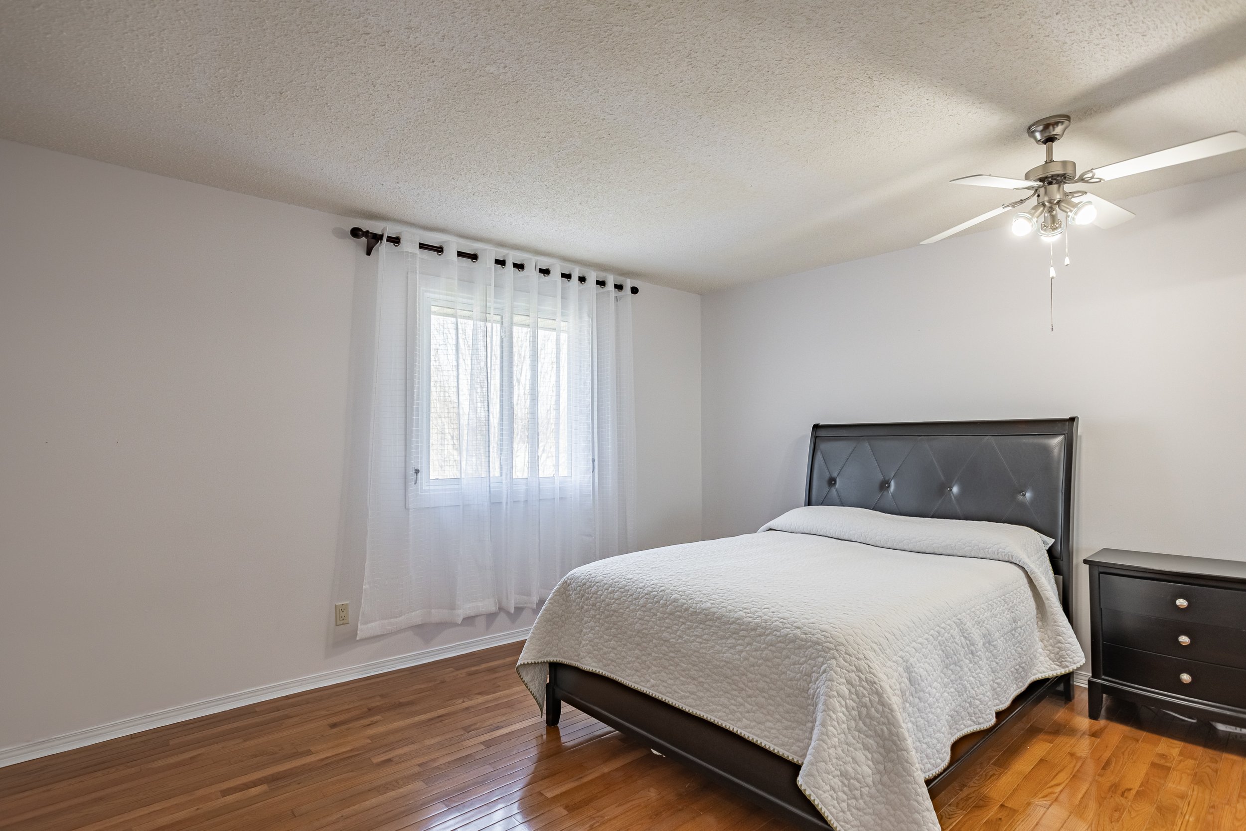 107 Ardsley Cres-20.jpg