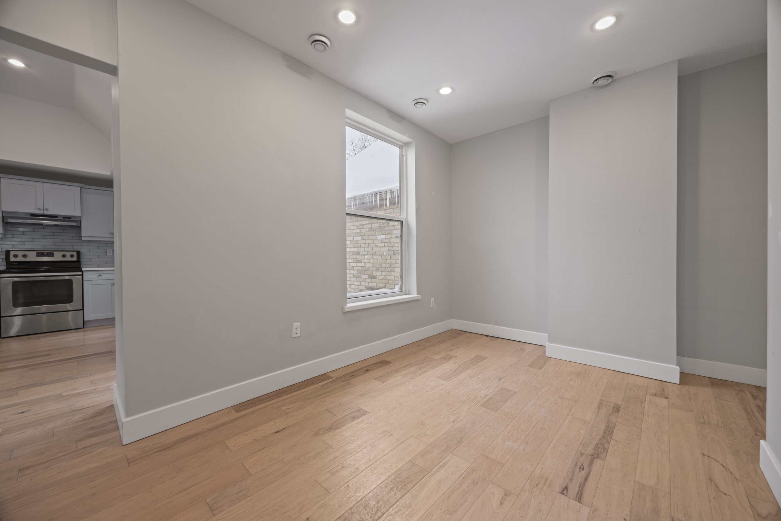 517 Princess Ave -18.JPG