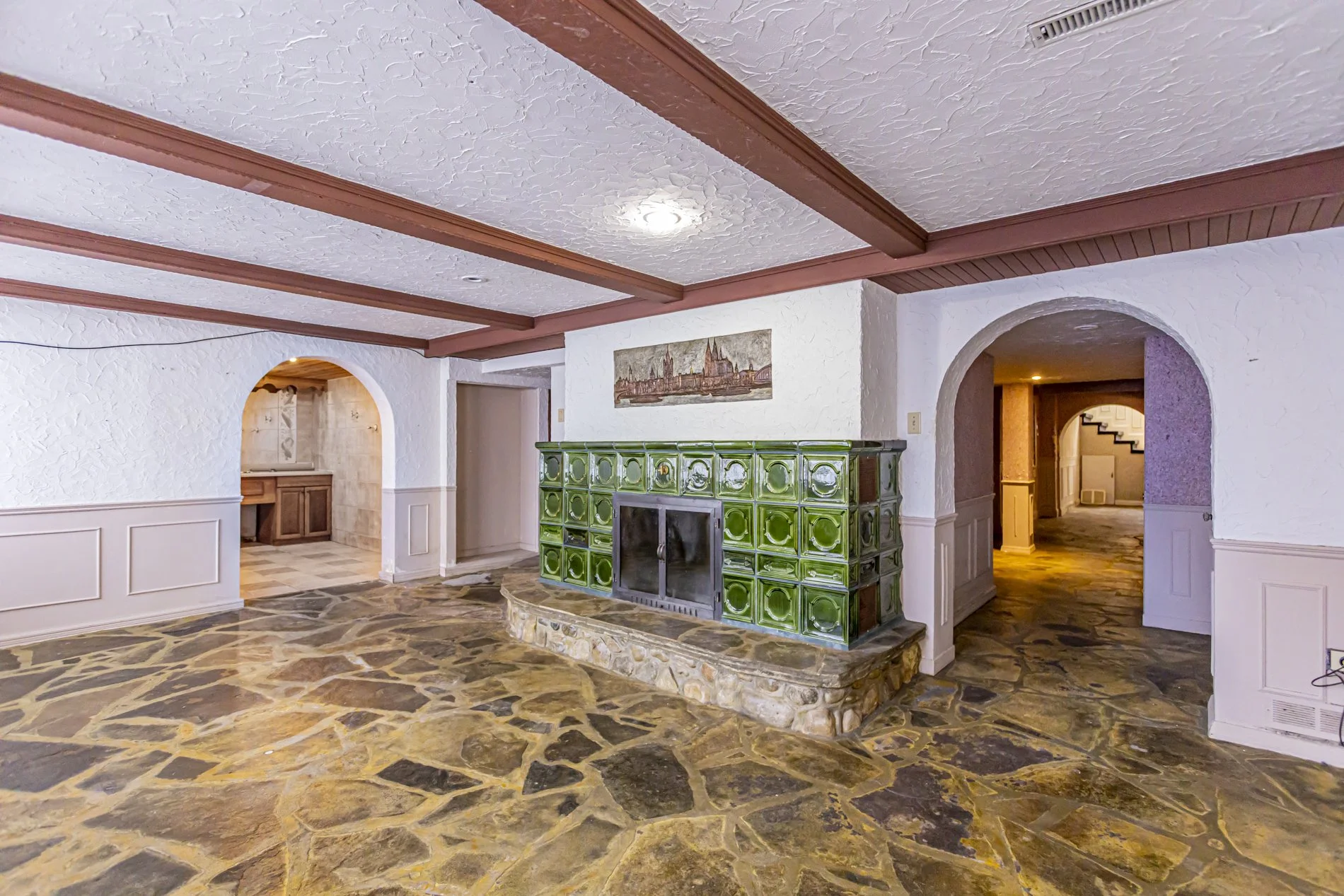 545 Commissioners Rd W_32.JPG