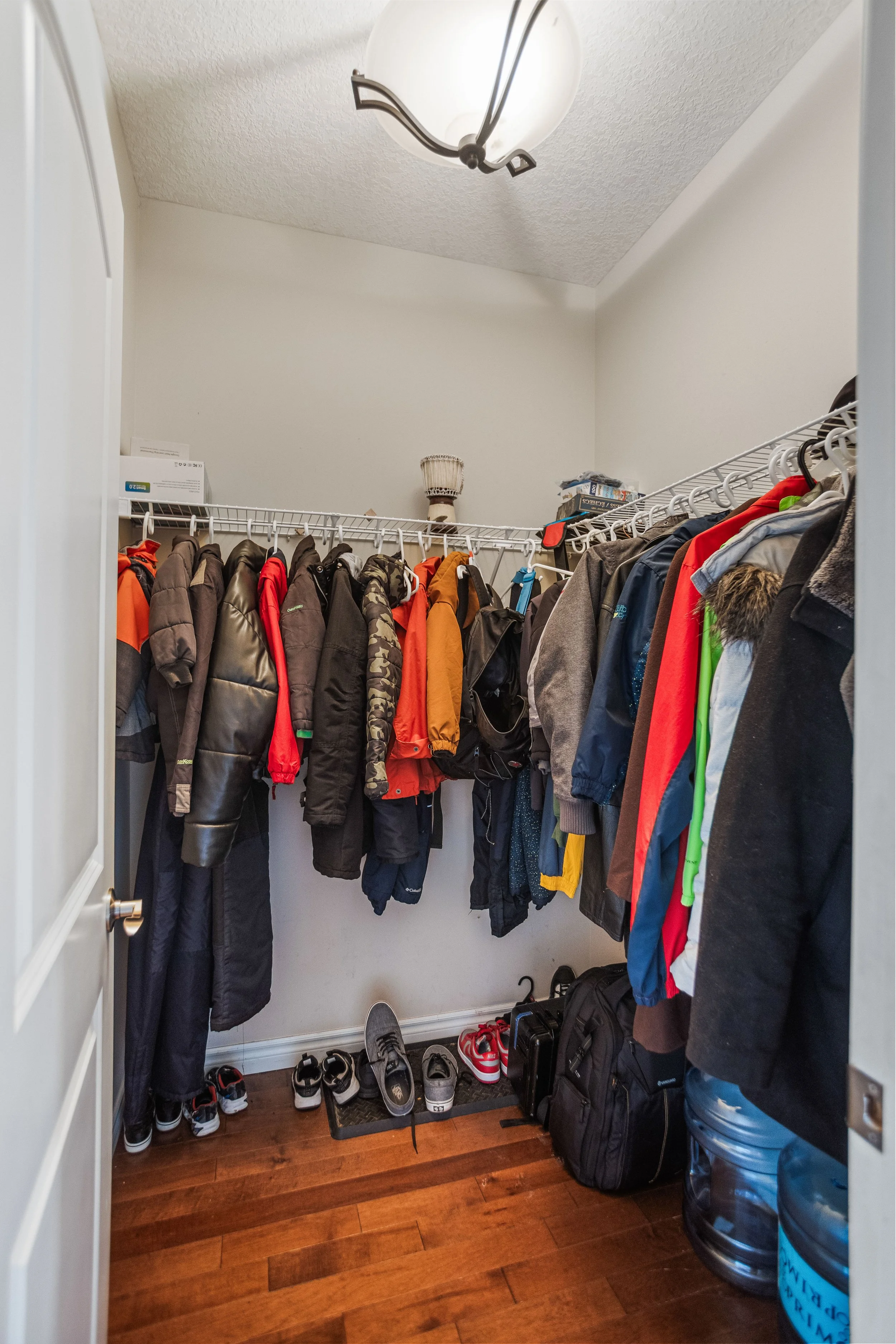 6621 Navin Cres -25.jpg
