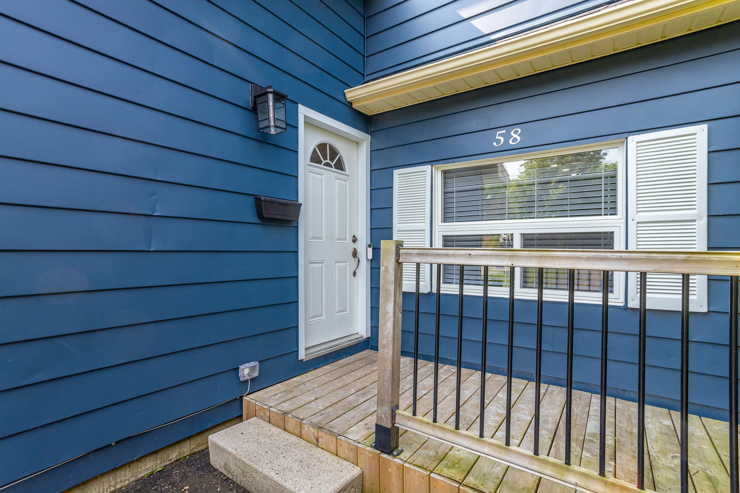 58 Olympic Cres-5.jpg