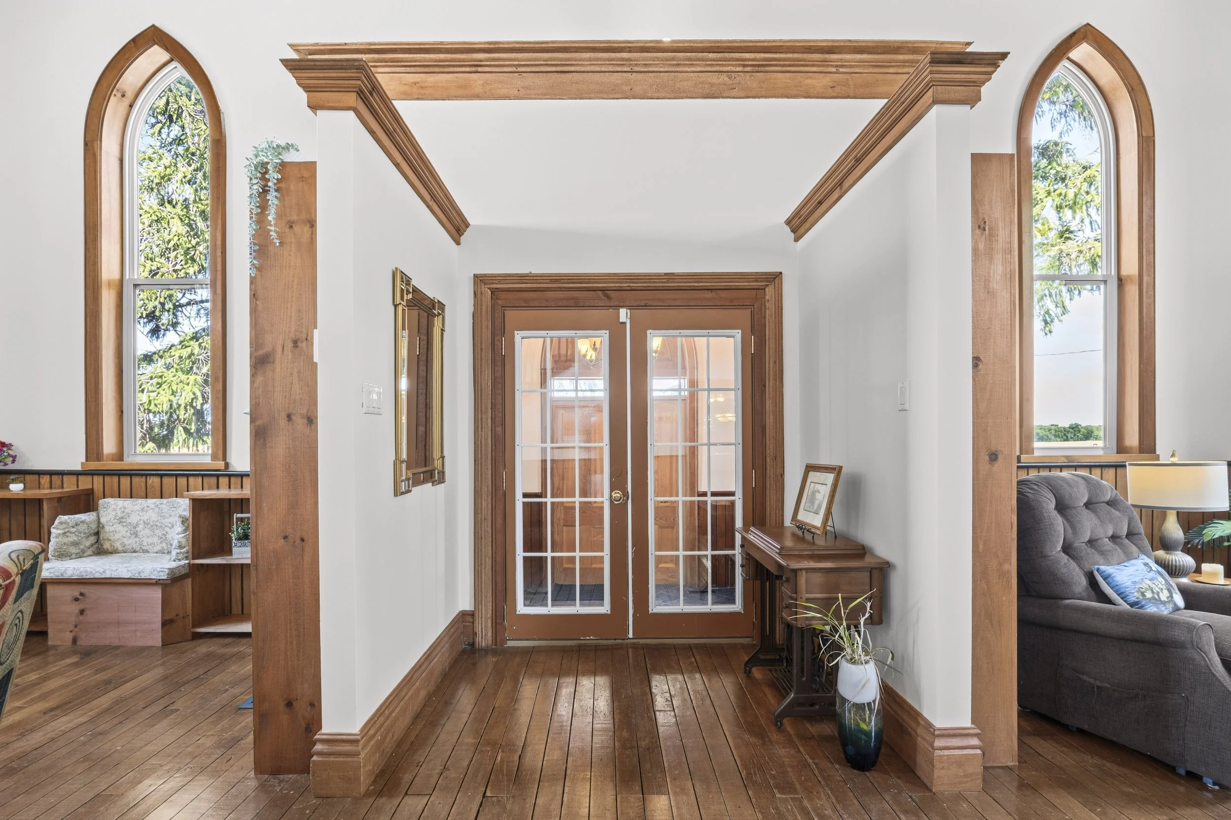 3229 Mcgillivray Dr -07.JPG