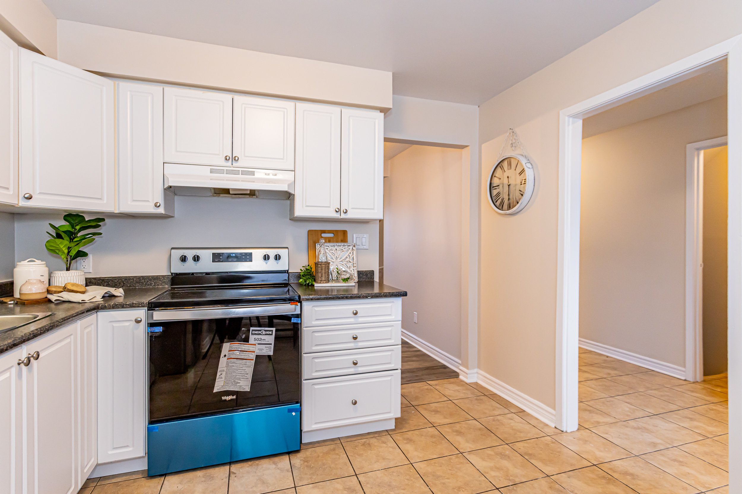38-355 Sandringham Cres-6.jpg
