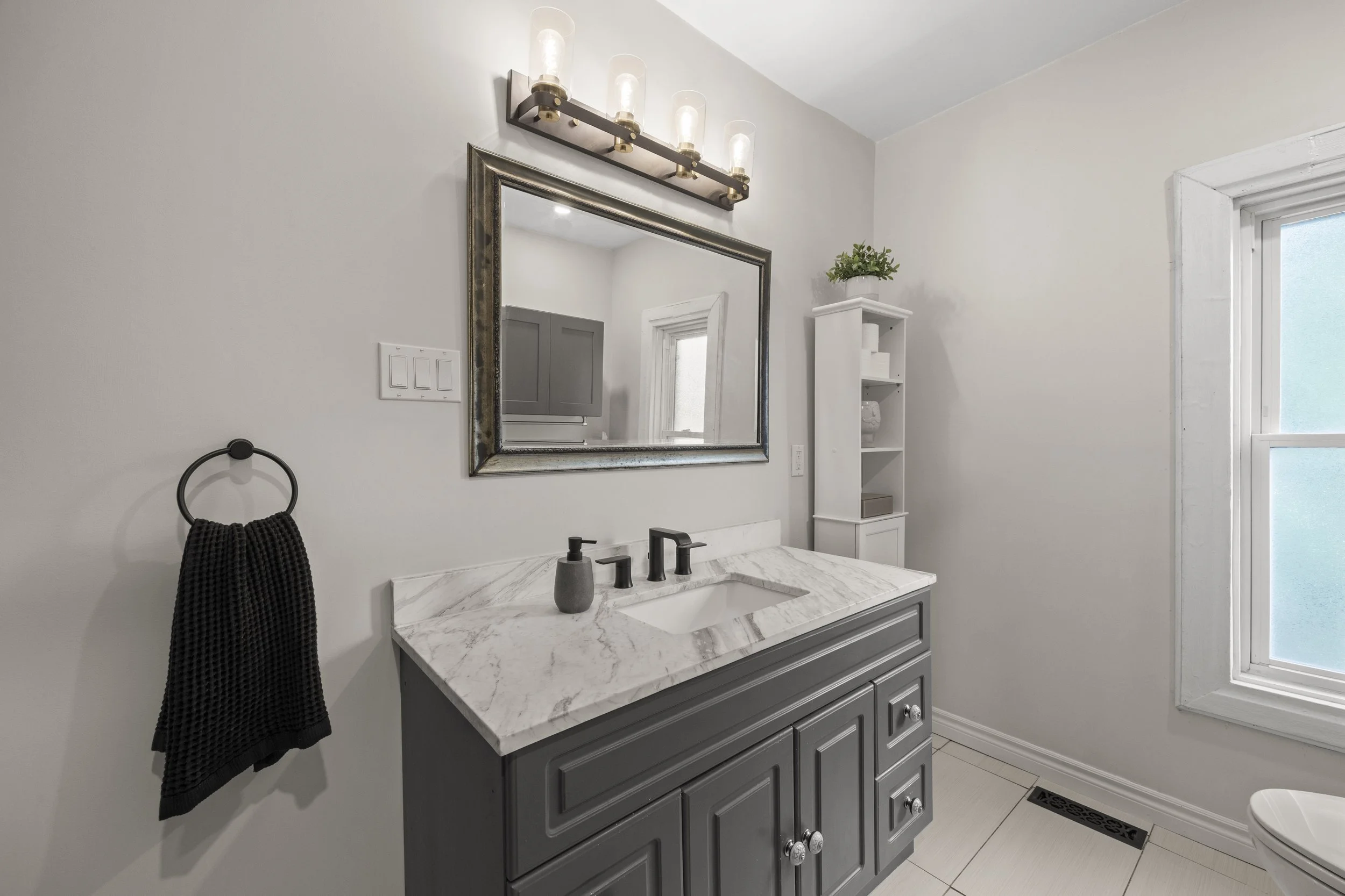 152 Wonham St S -29.jpg