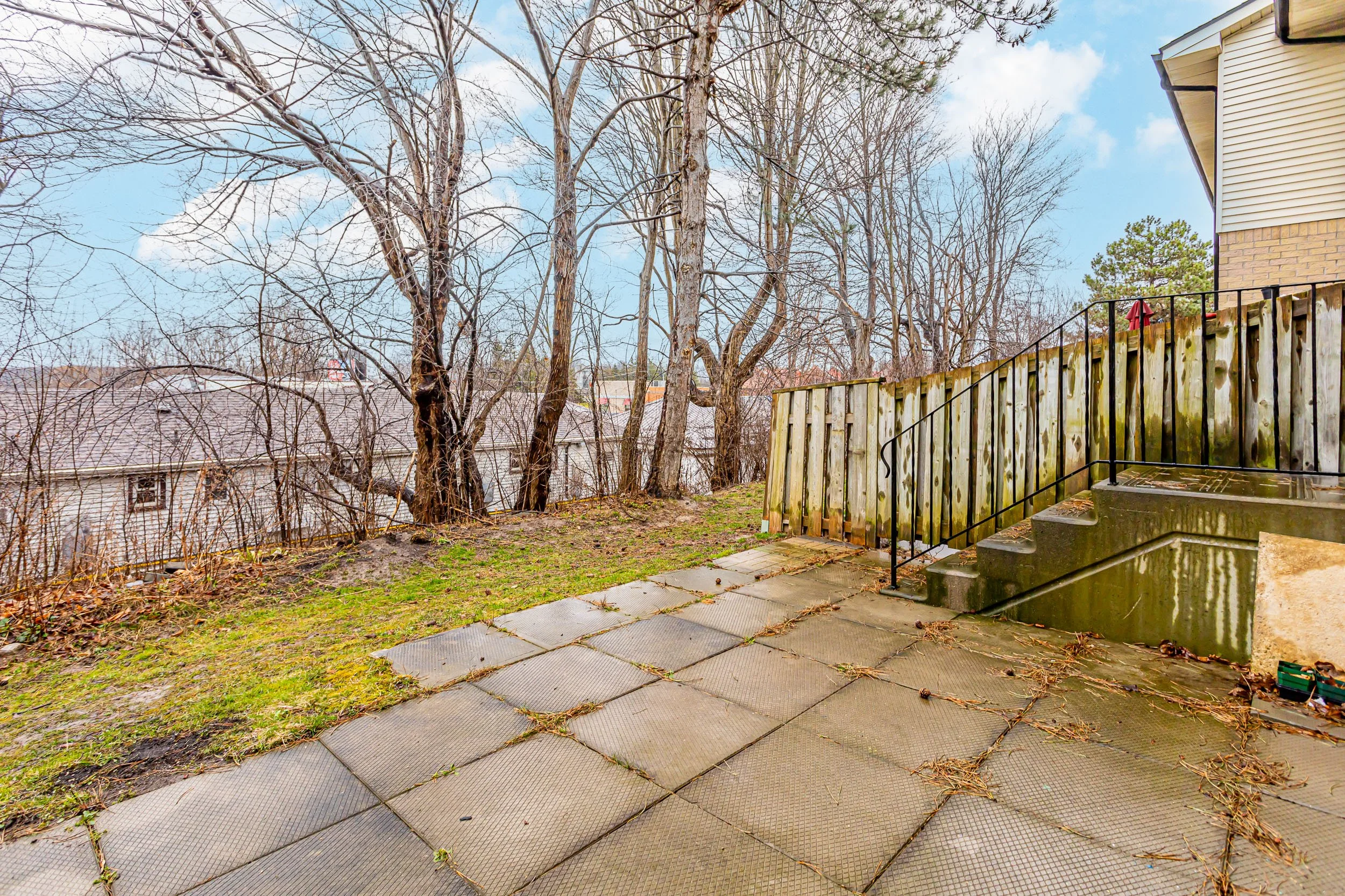 38-355 Sandringham Cres-31.jpg