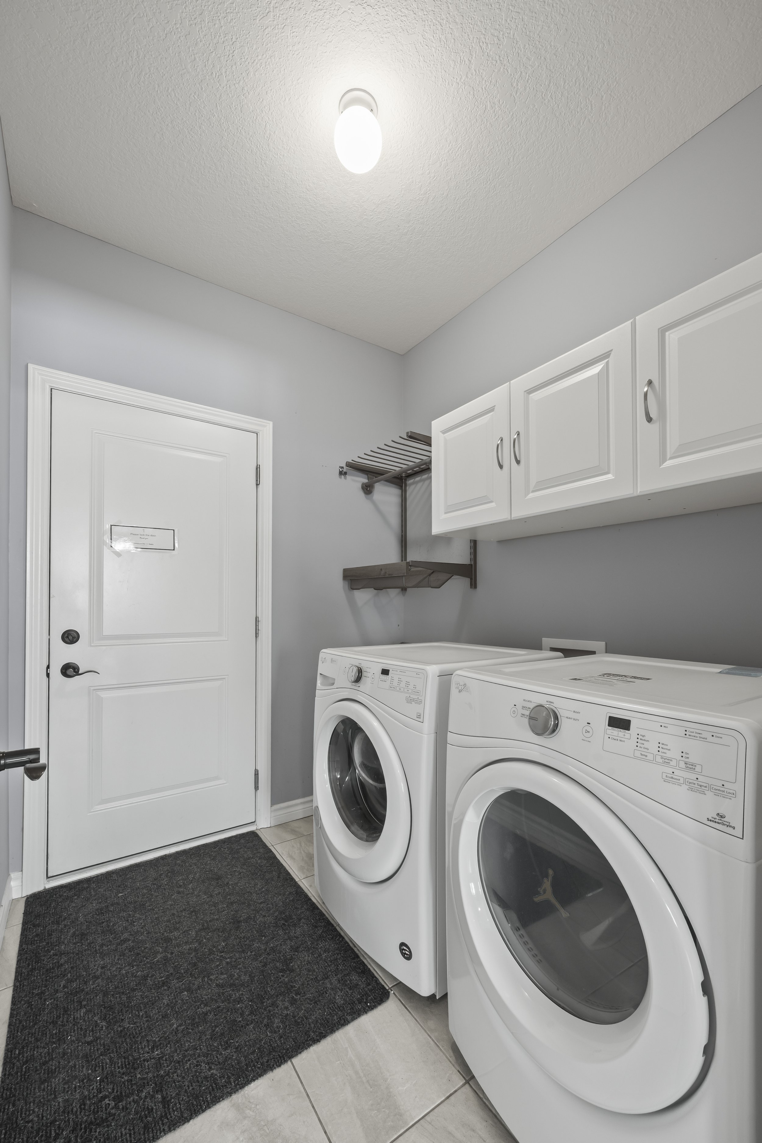 471 Sophia Cres -20.JPG