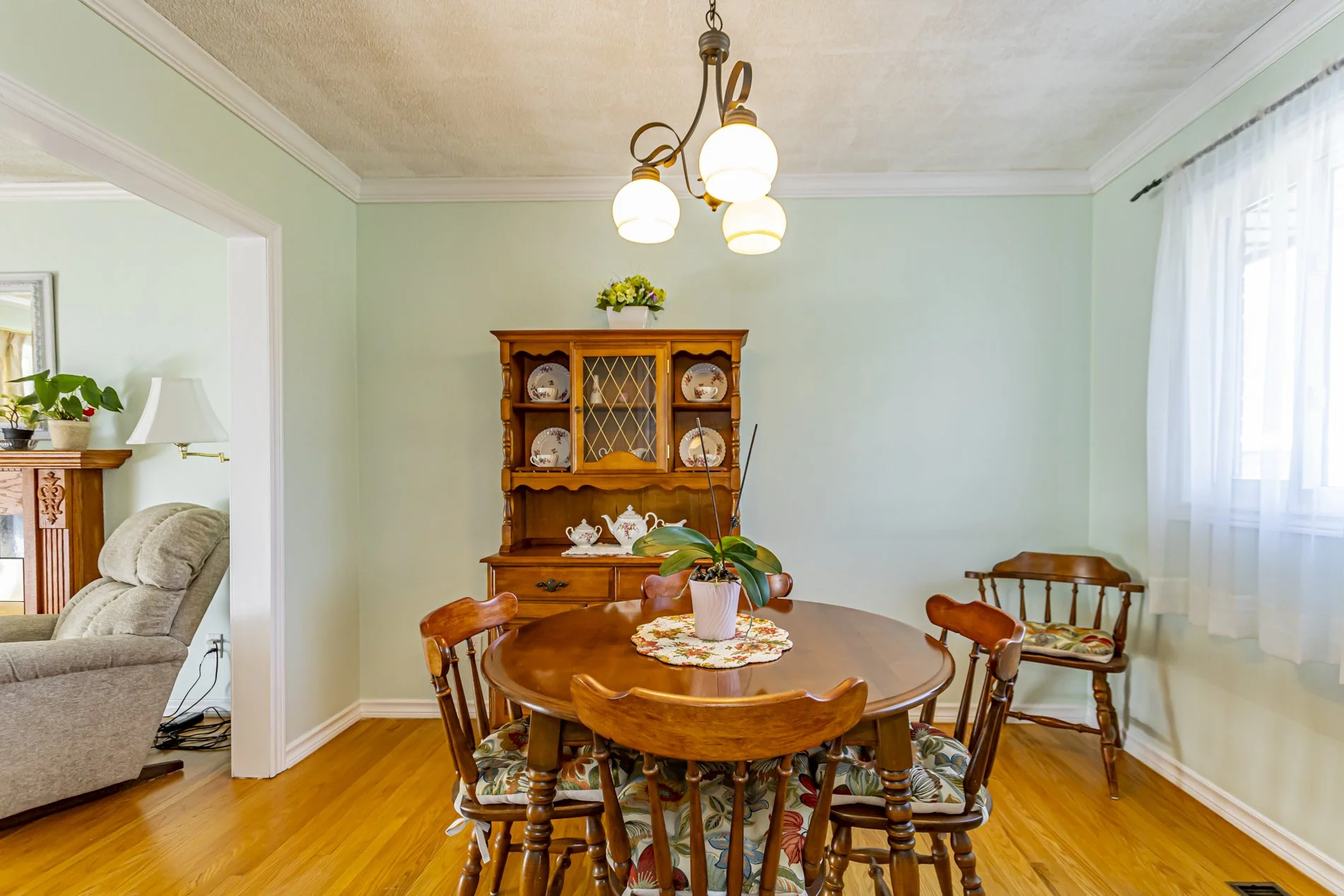 166 Base Line Rd W_13.JPG