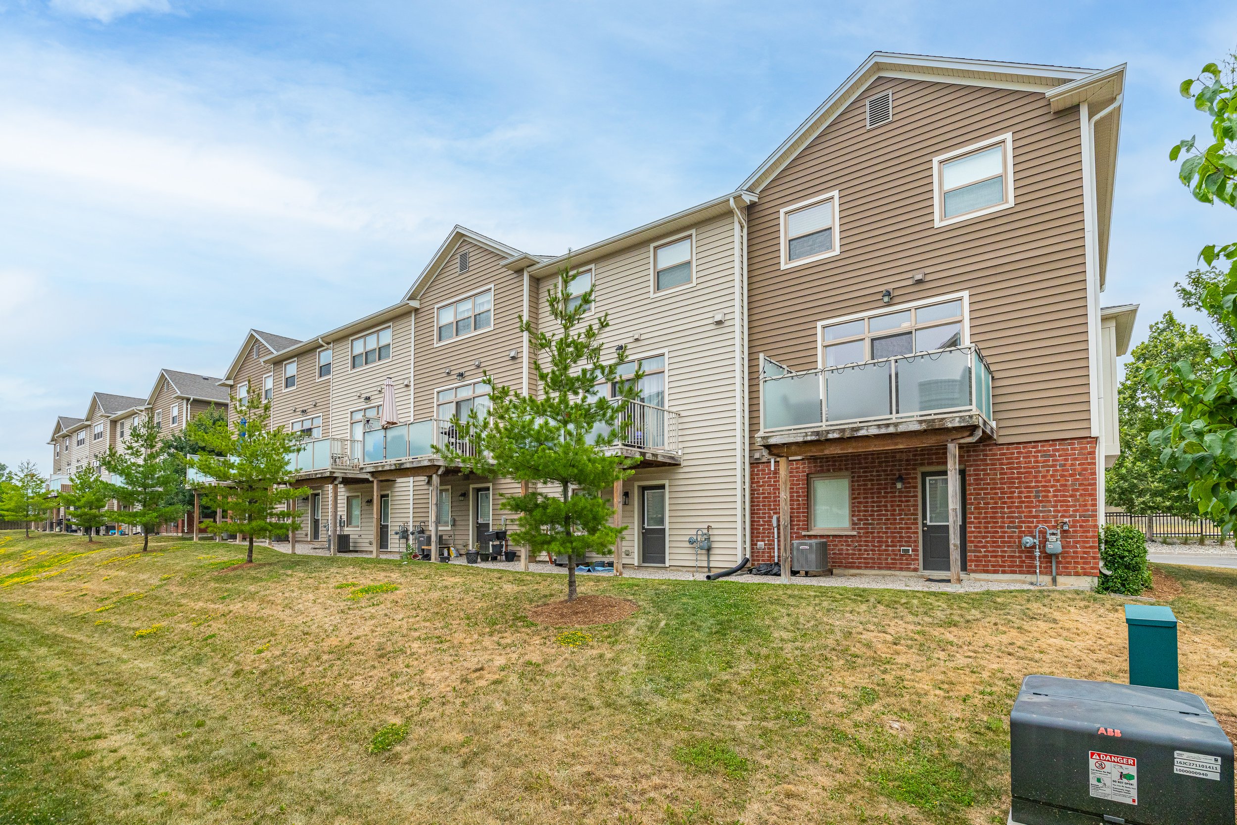 18-3025 Singleton Ave -48.jpg