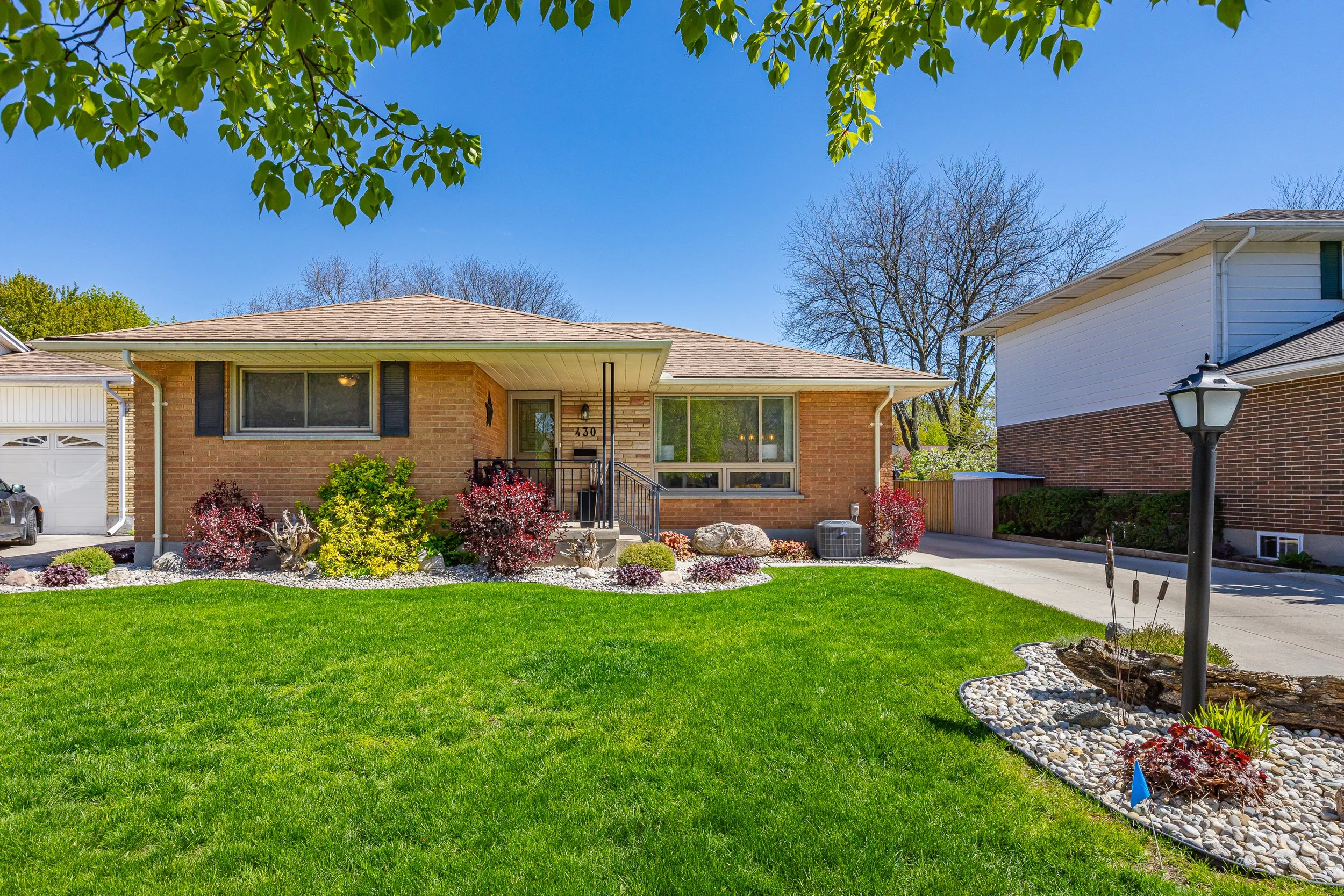 430 Magnolia Cres -02.jpg