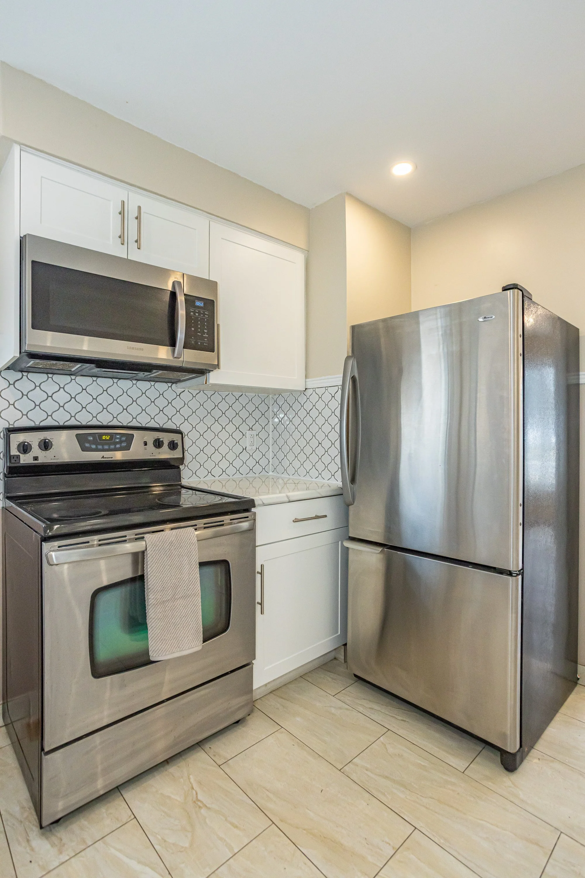 146 Burnside Dr-14.jpg