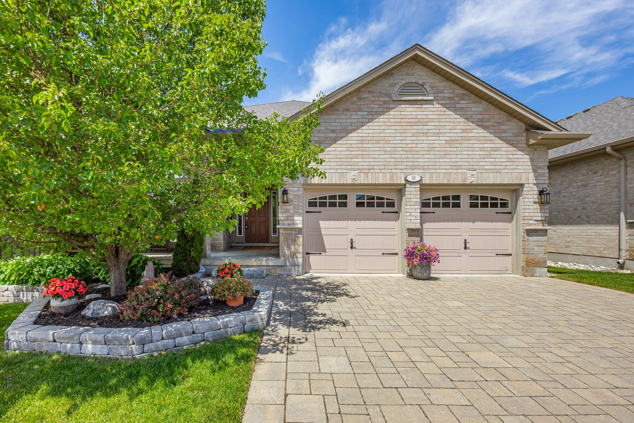 10-2080 Beaverbrook Ave -03.jpg