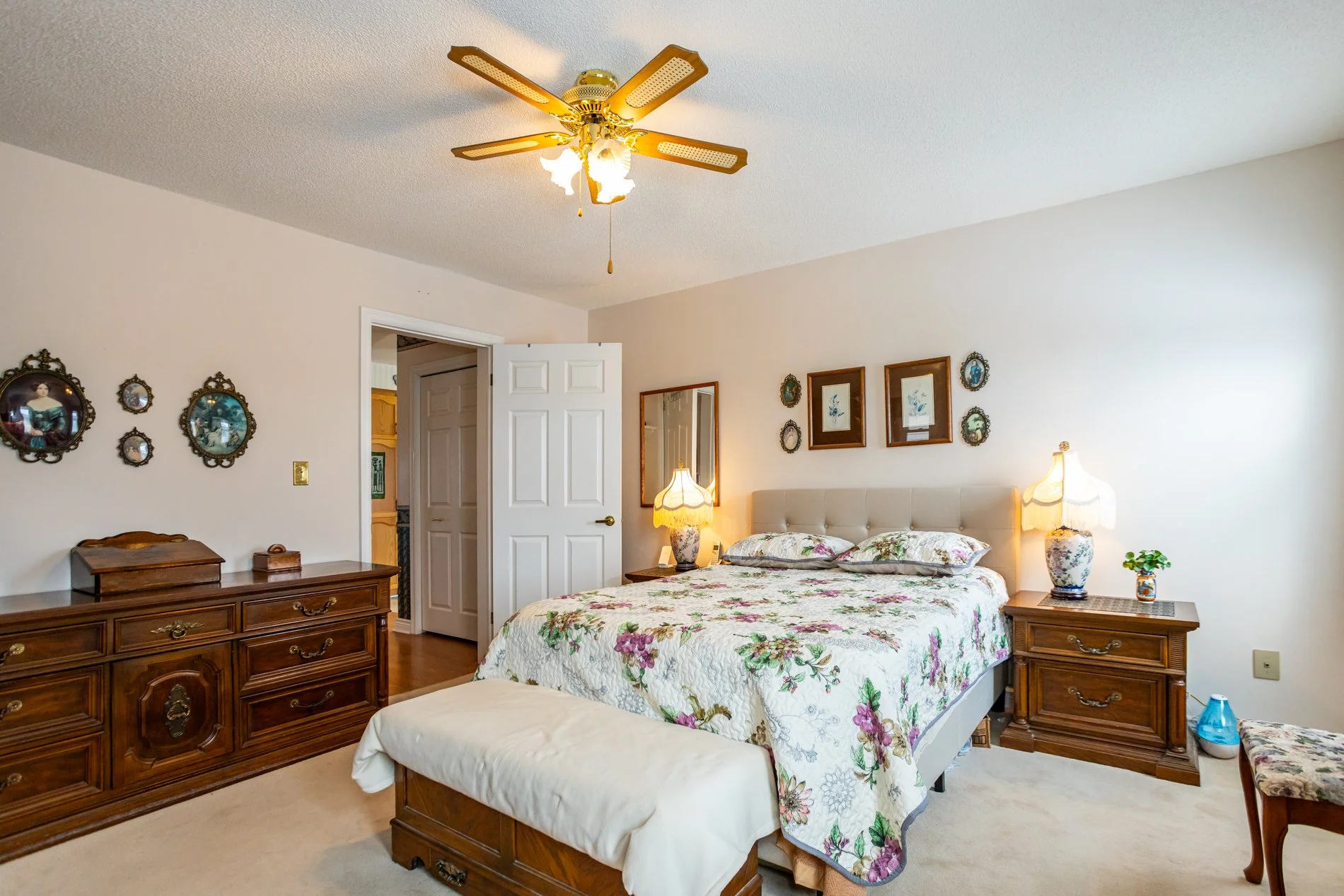 60 Hawkins Cres-24.jpg