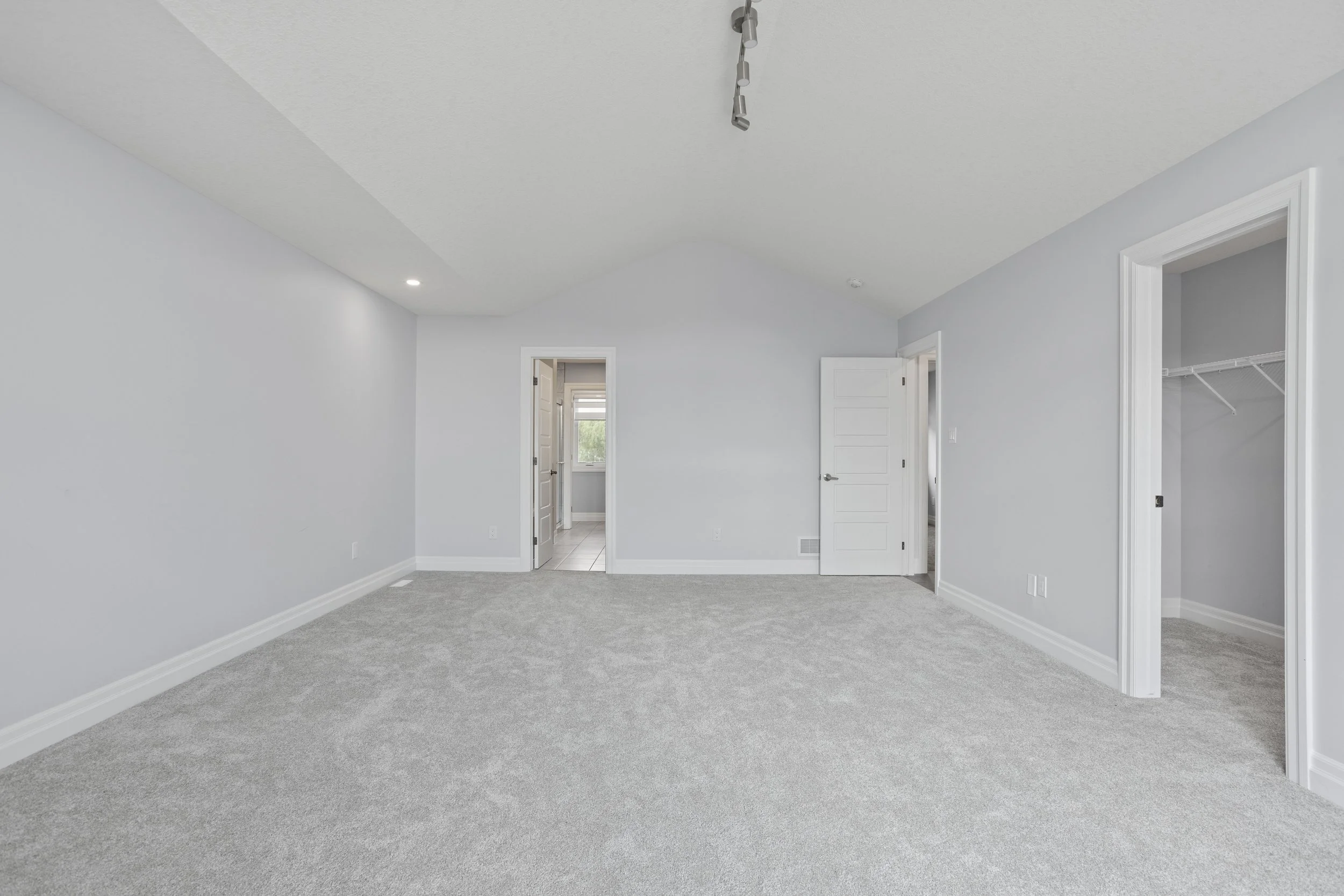 74 Royal Cres -24.JPG