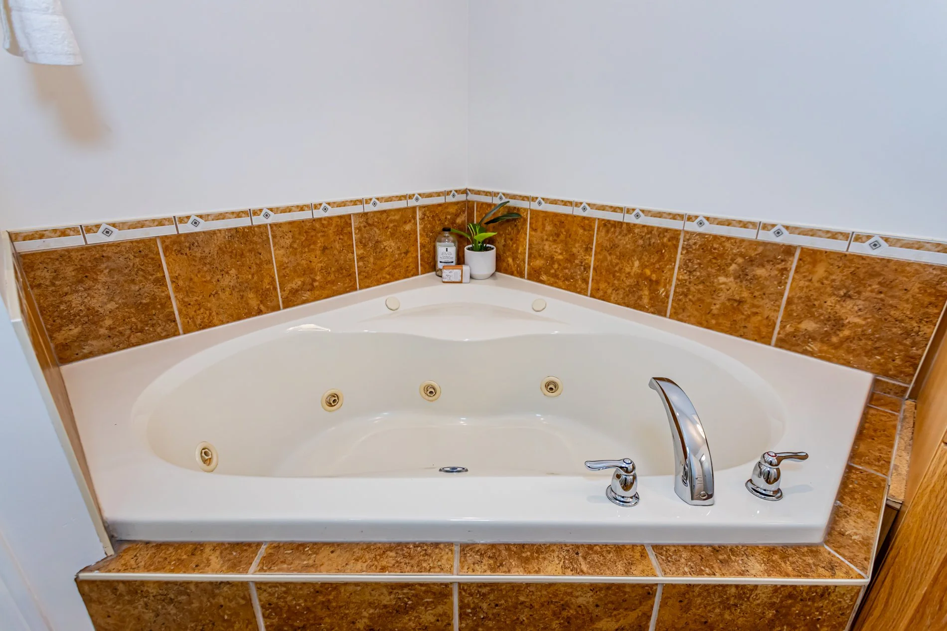 535 Harris Circle-20.jpg