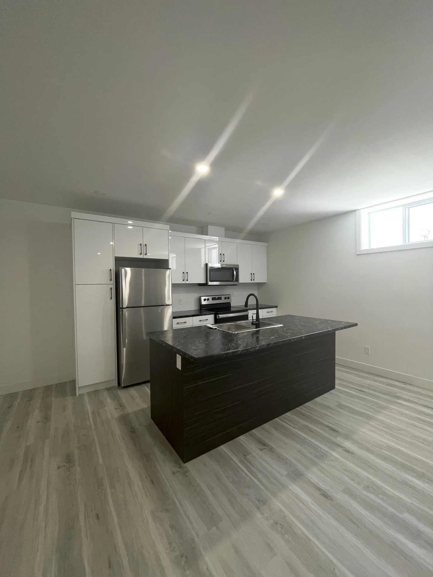 285 William St - Unit 1_08.JPG