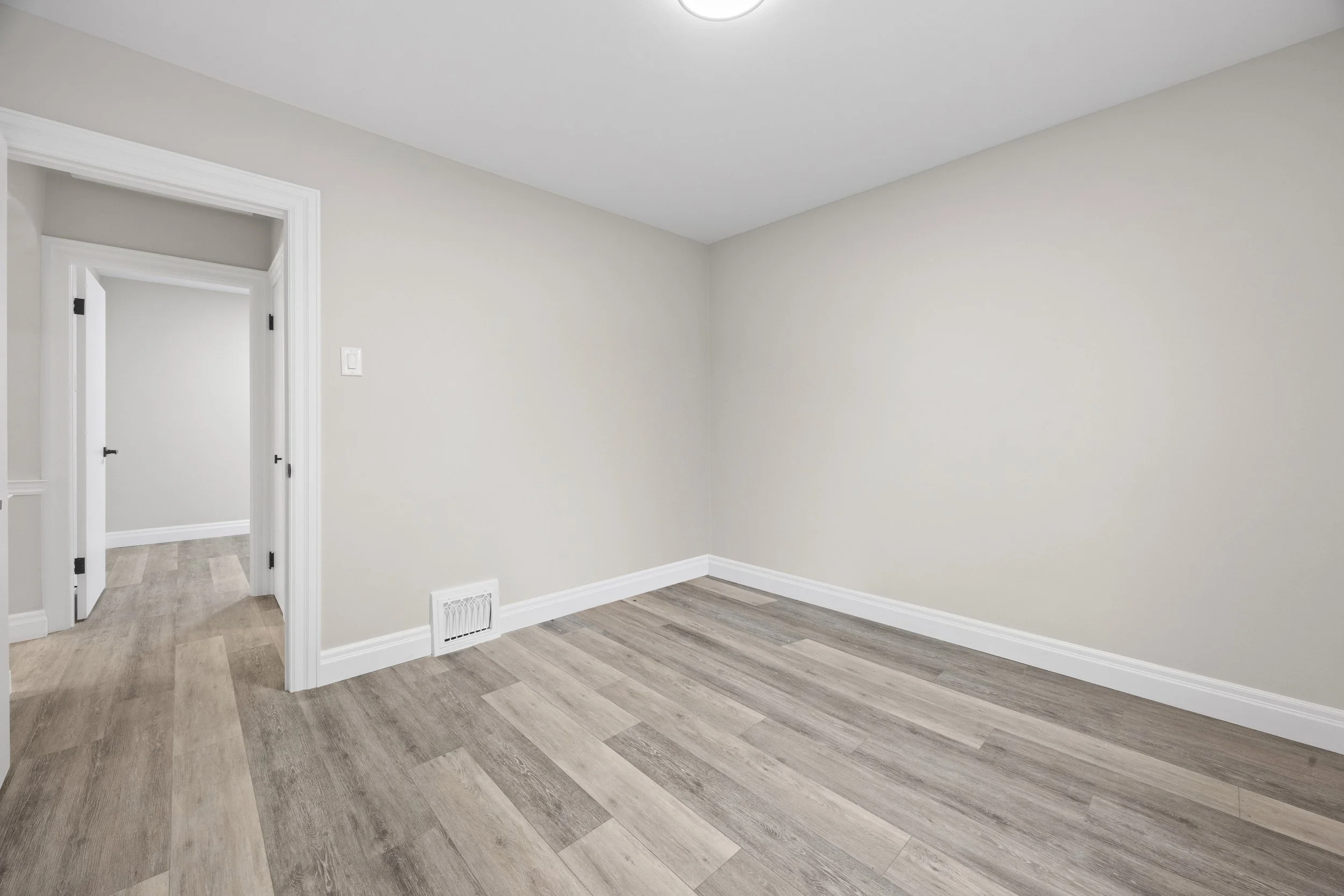 1326 Brydges St -22.JPG