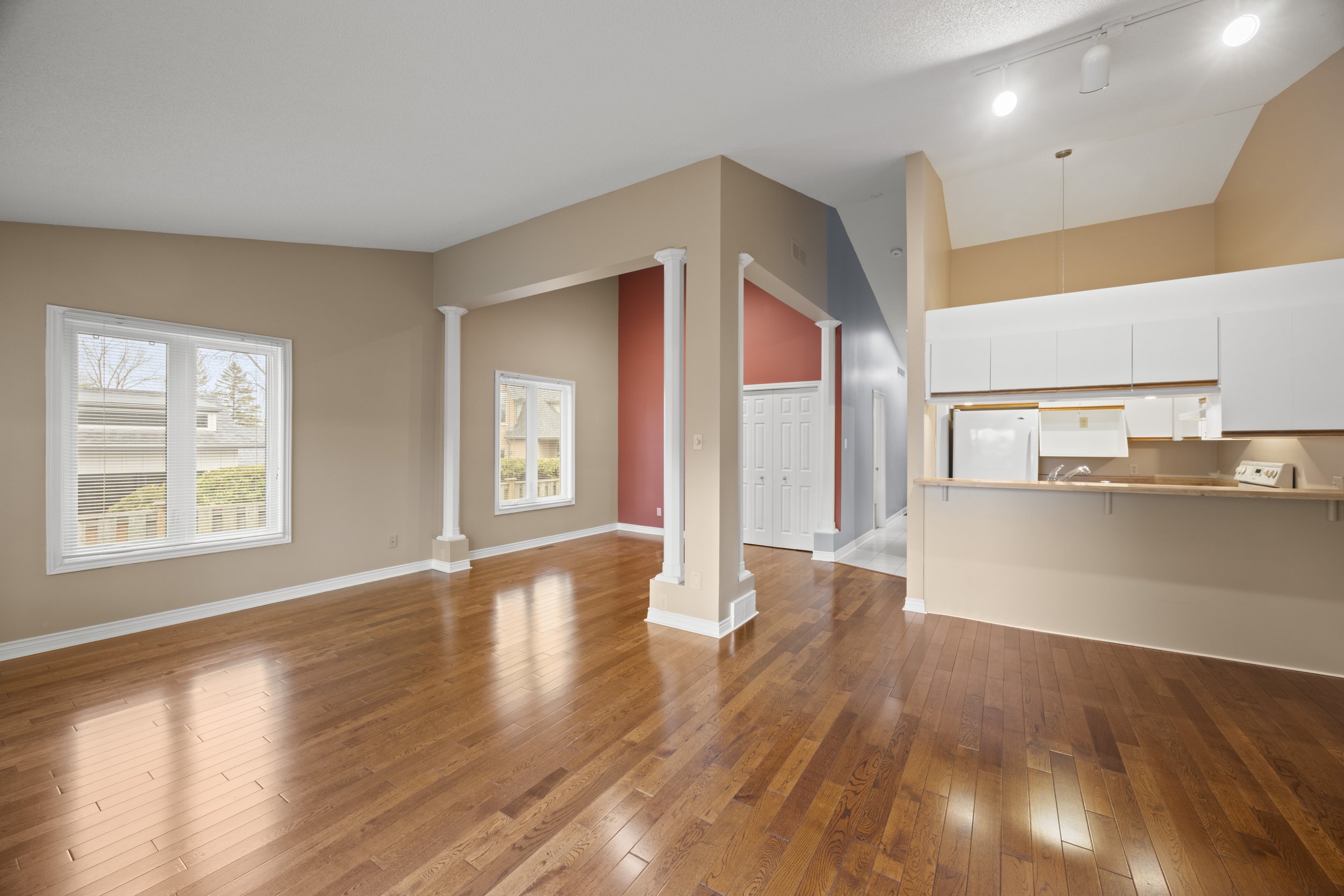 12-90 Ontario St S -12.JPG