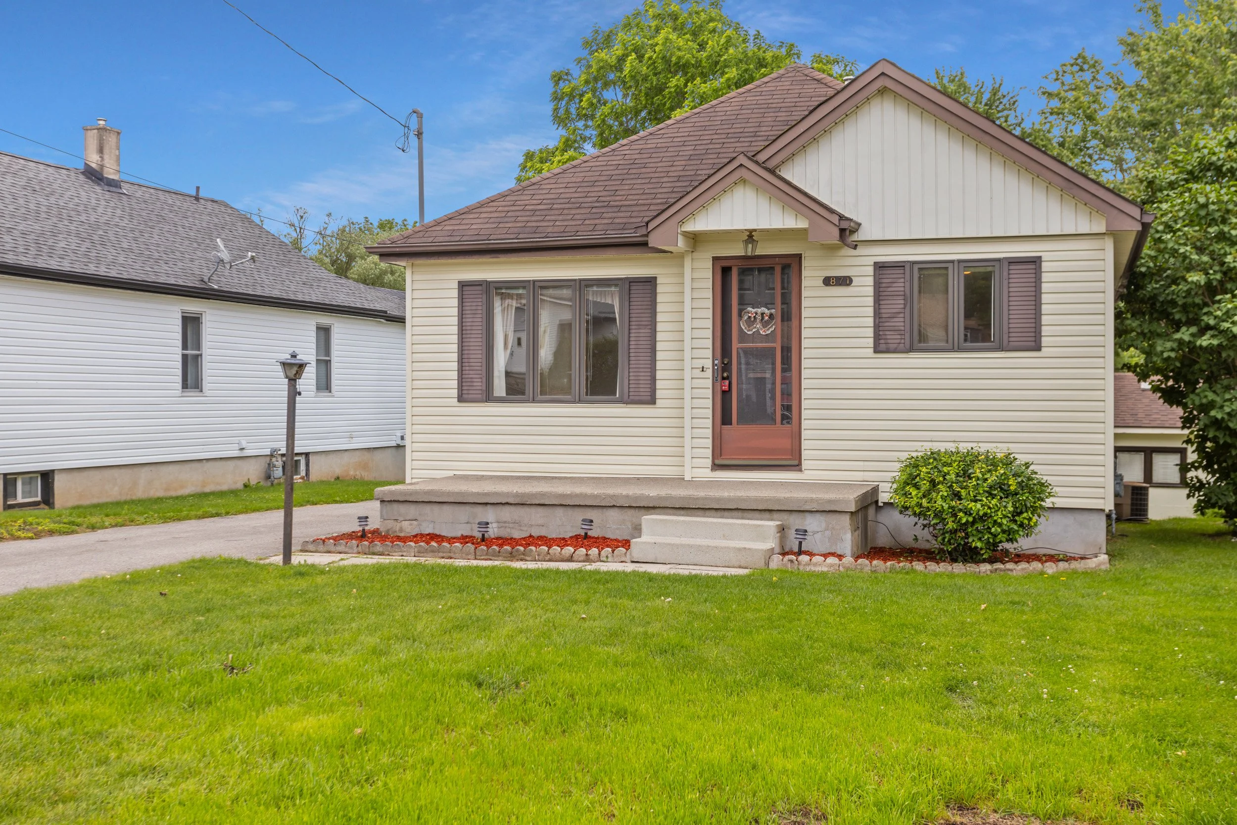 1871 Parkhurst Ave-3.jpg