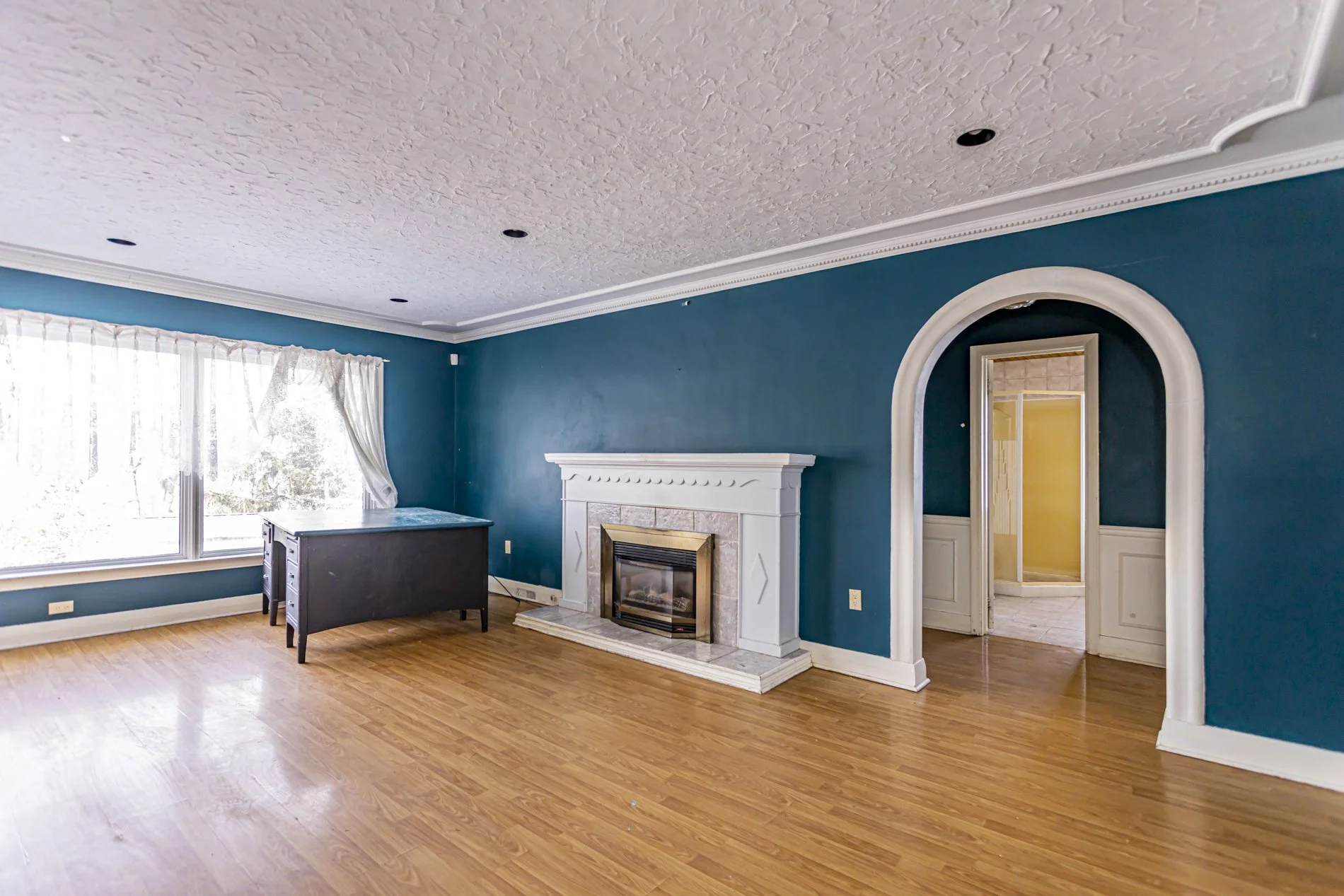 545 Commissioners Rd W_09.JPG