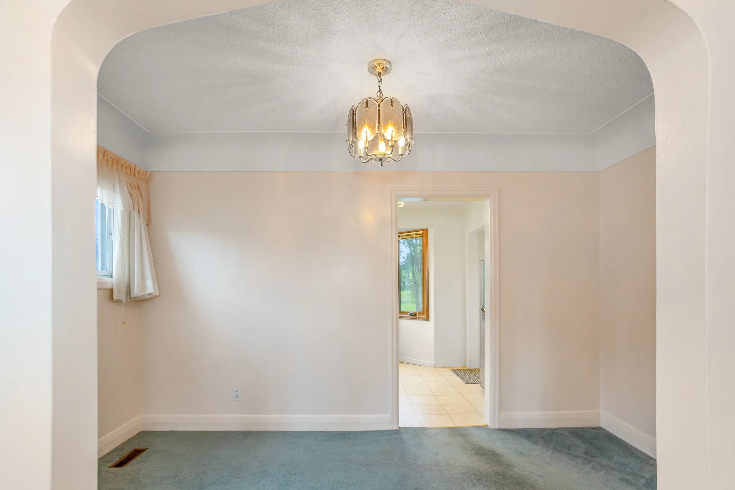 1871 Parkhurst Ave-8.jpg