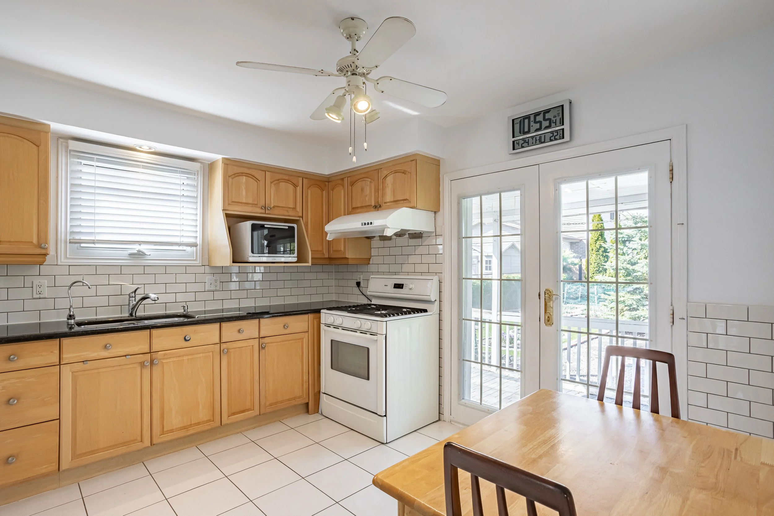 107 Ardsley Cres-12.jpg