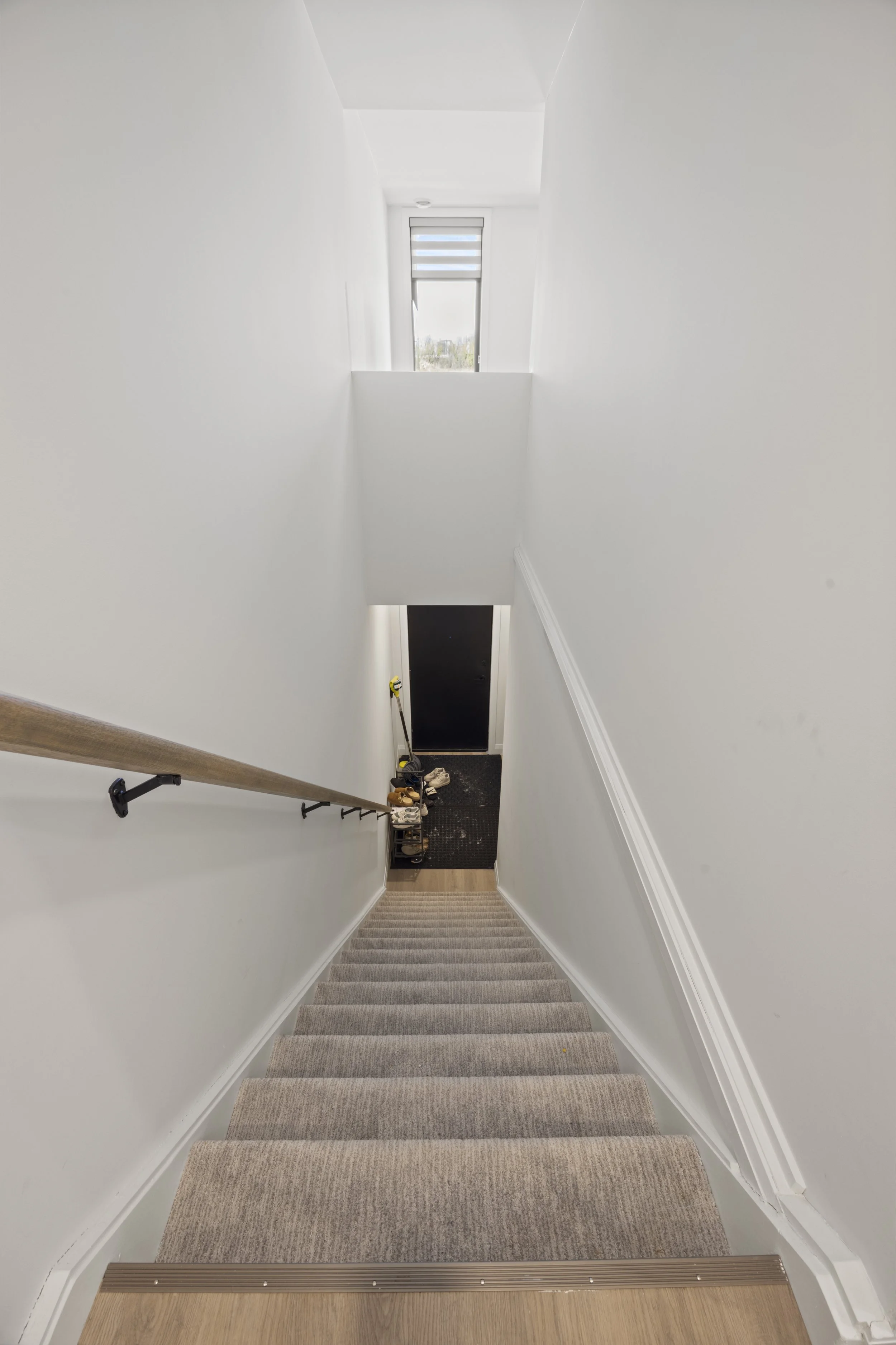 187-3900 Savoy St -06.JPG