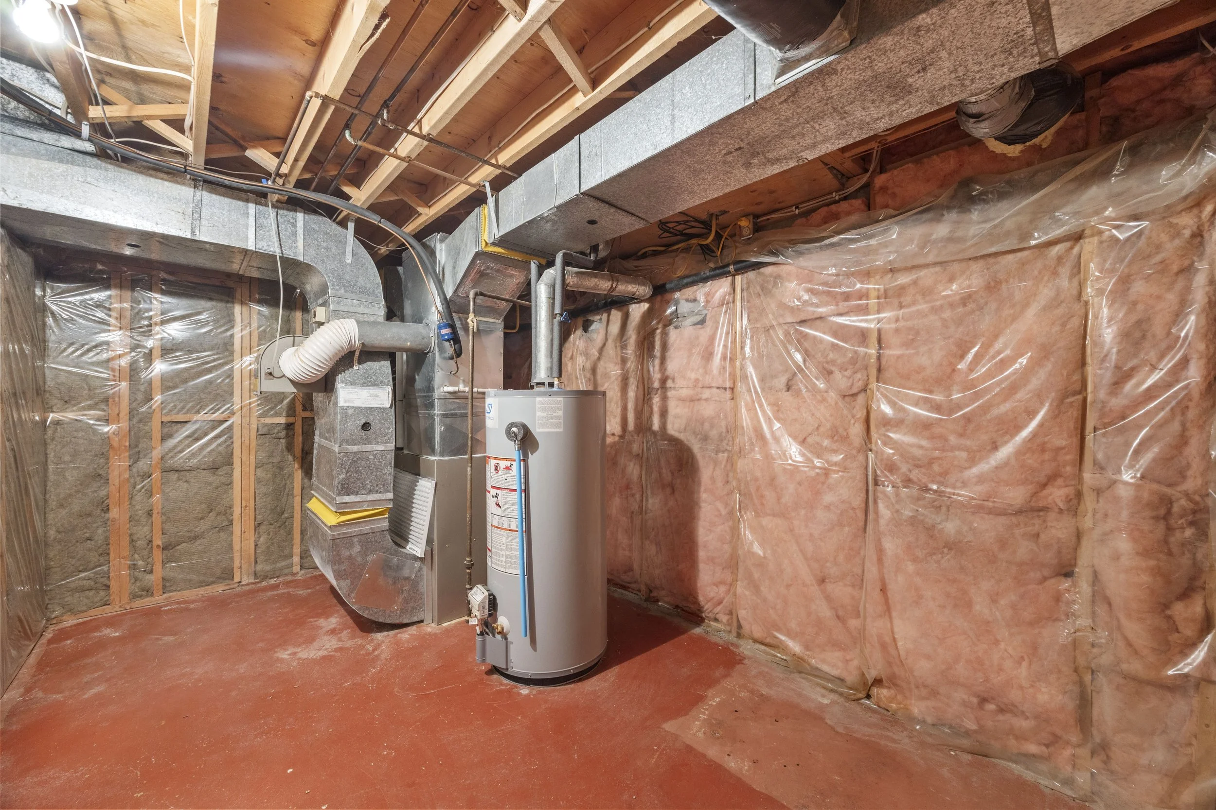 7069 Diane Cres -14.JPG